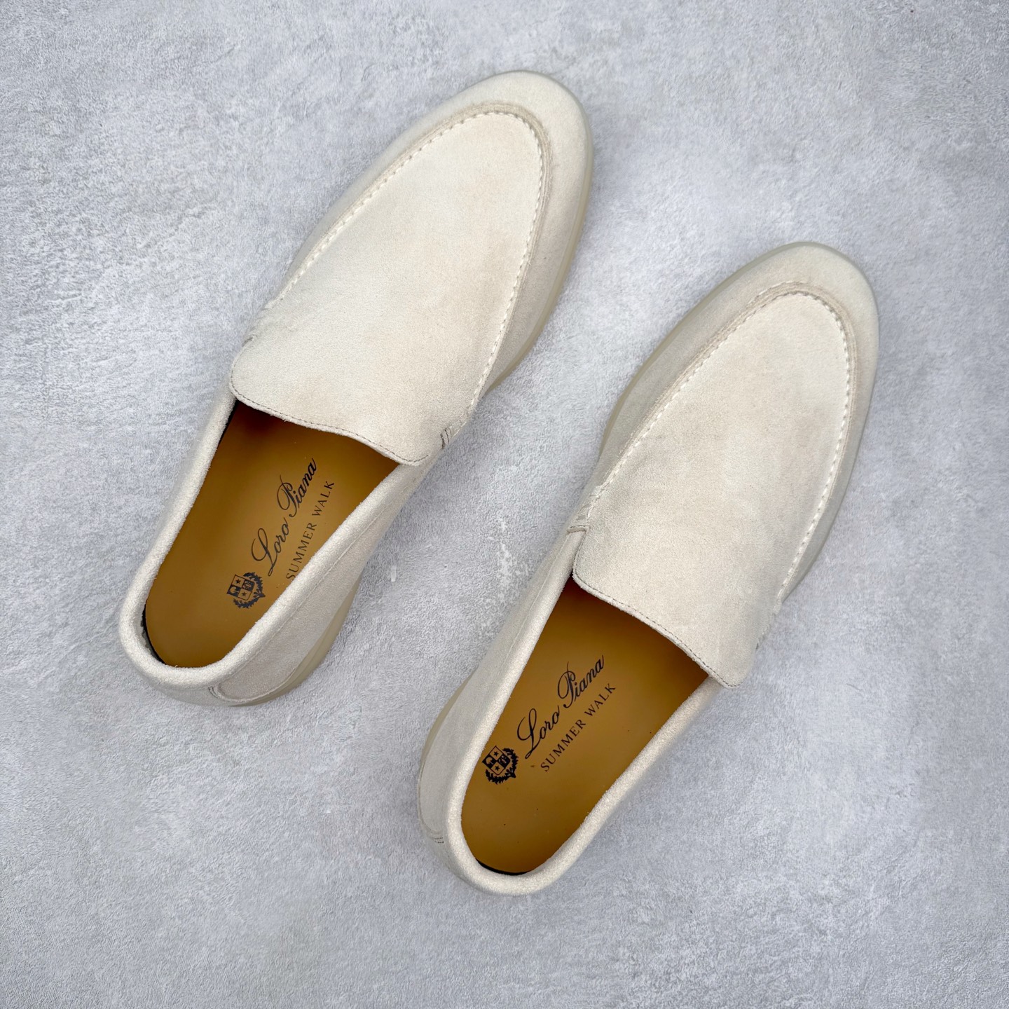 图片[3]-＃GD广顶 Loro Piana Tennis Walk Low 生活系列低帮复古百搭德训风休闲运动板鞋 意大利顶级奢侈品牌·诺悠翩雅 这款新款绒面革网球鞋采用超低帮设计 适合全年穿着 并具有防水性能 包边鞋底营造轻松迷人的色彩组合 将功能性与低调个性风格和谐融合 打造都市着装的理想鞋履选择 鞋跟处饰以Kummel色嵌片 柔软小牛皮鞋舌 压印LP徽标 棉质鞋带 材质：鞋面：牛剖层绒面革 鞋底：橡胶 衬里：牛皮革 尺码：37 38 39 40 41 42 43 44 45-选品中心