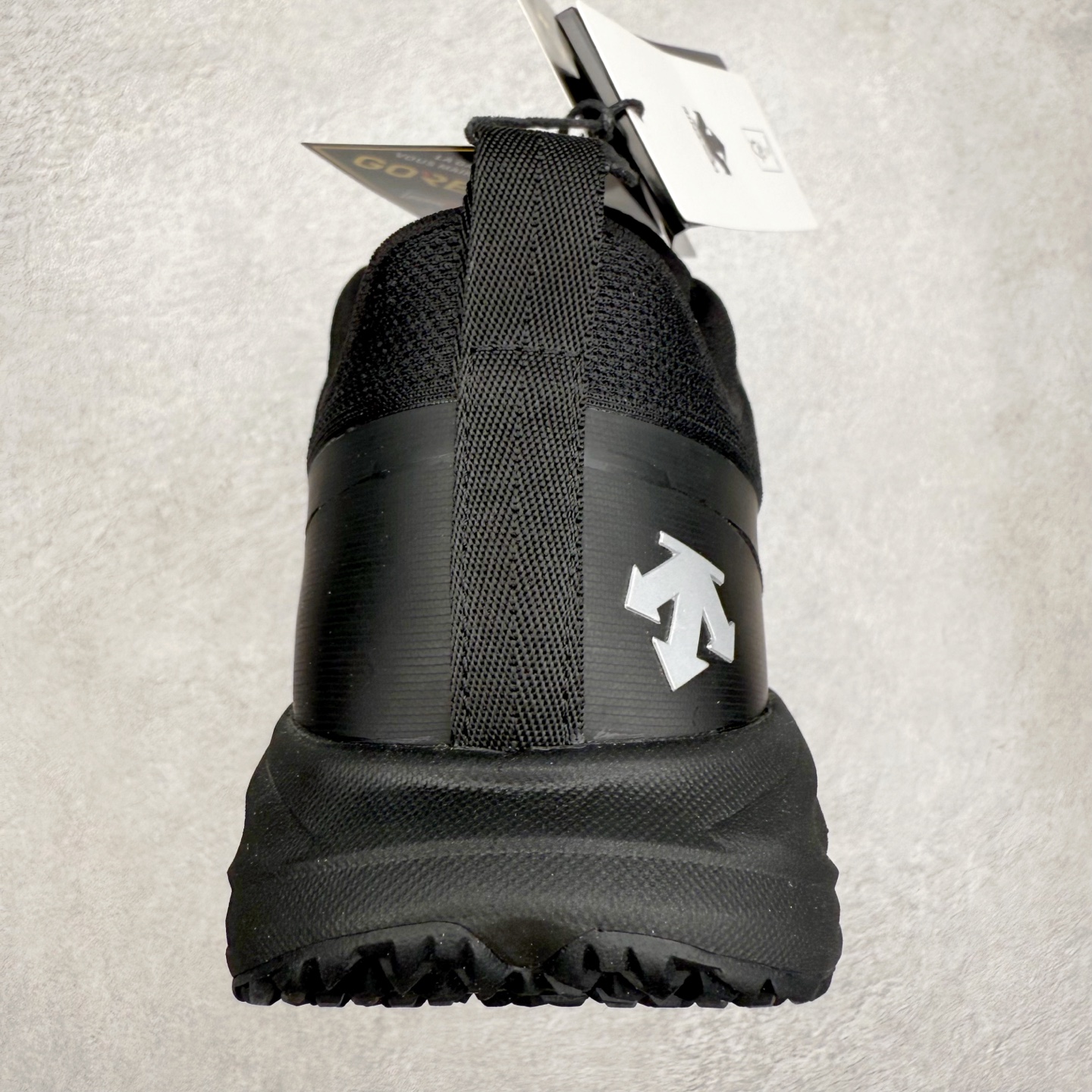 图片[8]-＃HP DESCENTE Enerzite 迪桑特舒适柔软防滑耐磨低帮休闲跑步鞋 DESCENTE（迪桑特）创立于1935年，品牌名取自法语词汇，意为“滑降”。品牌箭头标识代表滑雪的三种技术“高速直线滑行”、“穿越”和“侧滑”，也寓意品牌在打造高端专业运动产品中不断追求完美的创新精神，致力于成为中国高端专业滑雪、综训、女子、铁人三项、高尔夫的第一品牌。尺码：39 40 40.5 41 42 42.5 43 44 44.5 45-选品中心