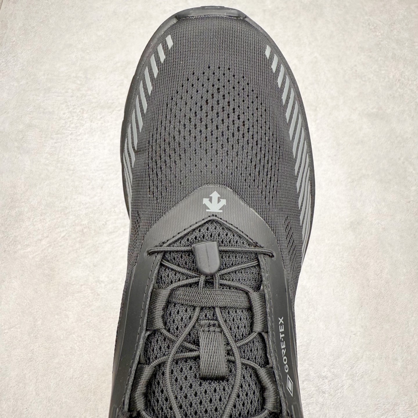 图片[4]-＃HP DESCENTE Enerzite 迪桑特舒适柔软防滑耐磨低帮休闲跑步鞋 DESCENTE（迪桑特）创立于1935年，品牌名取自法语词汇，意为“滑降”。品牌箭头标识代表滑雪的三种技术“高速直线滑行”、“穿越”和“侧滑”，也寓意品牌在打造高端专业运动产品中不断追求完美的创新精神，致力于成为中国高端专业滑雪、综训、女子、铁人三项、高尔夫的第一品牌。尺码：39 40 40.5 41 42 42.5 43 44 44.5 45-选品中心