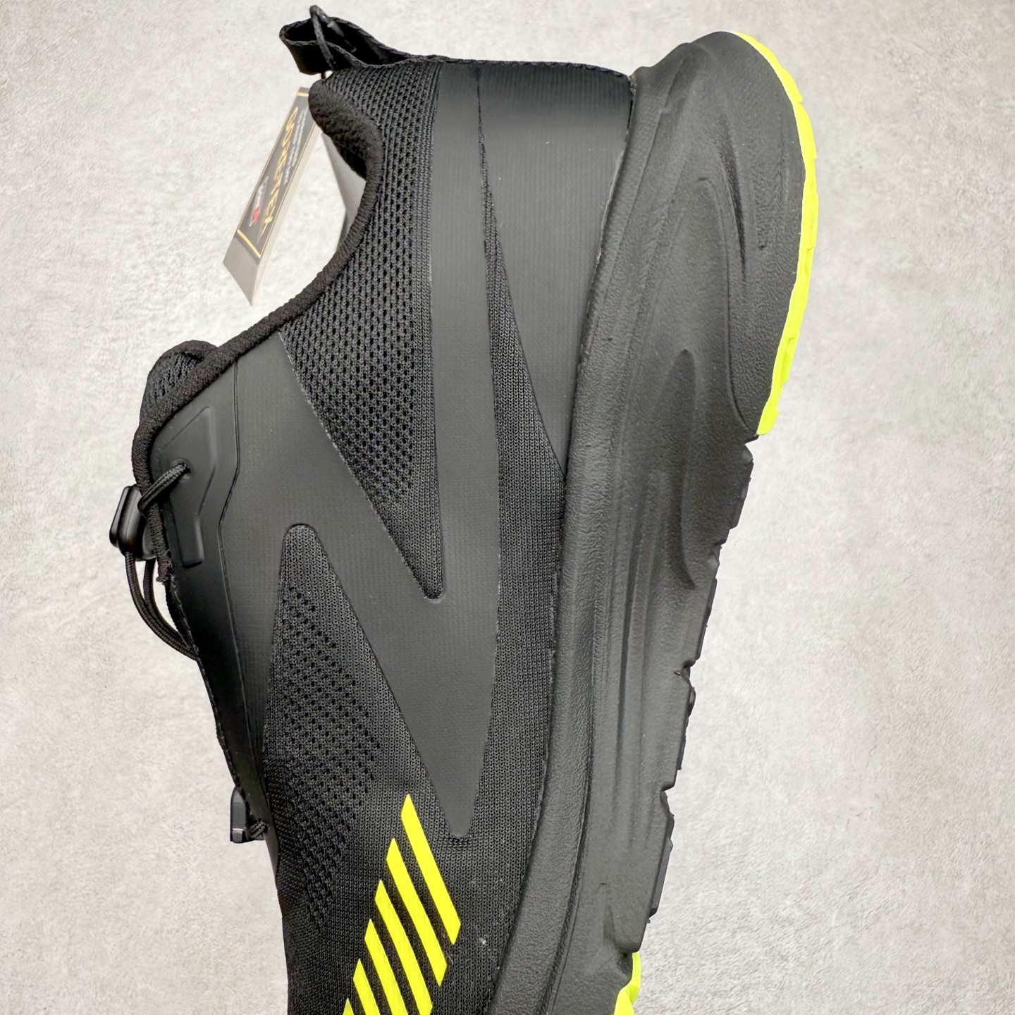 图片[7]-＃HP DESCENTE Enerzite 迪桑特舒适柔软防滑耐磨低帮休闲跑步鞋 DESCENTE（迪桑特）创立于1935年，品牌名取自法语词汇，意为“滑降”。品牌箭头标识代表滑雪的三种技术“高速直线滑行”、“穿越”和“侧滑”，也寓意品牌在打造高端专业运动产品中不断追求完美的创新精神，致力于成为中国高端专业滑雪、综训、女子、铁人三项、高尔夫的第一品牌。尺码：39 40 40.5 41 42 42.5 43 44 44.5 45-选品中心