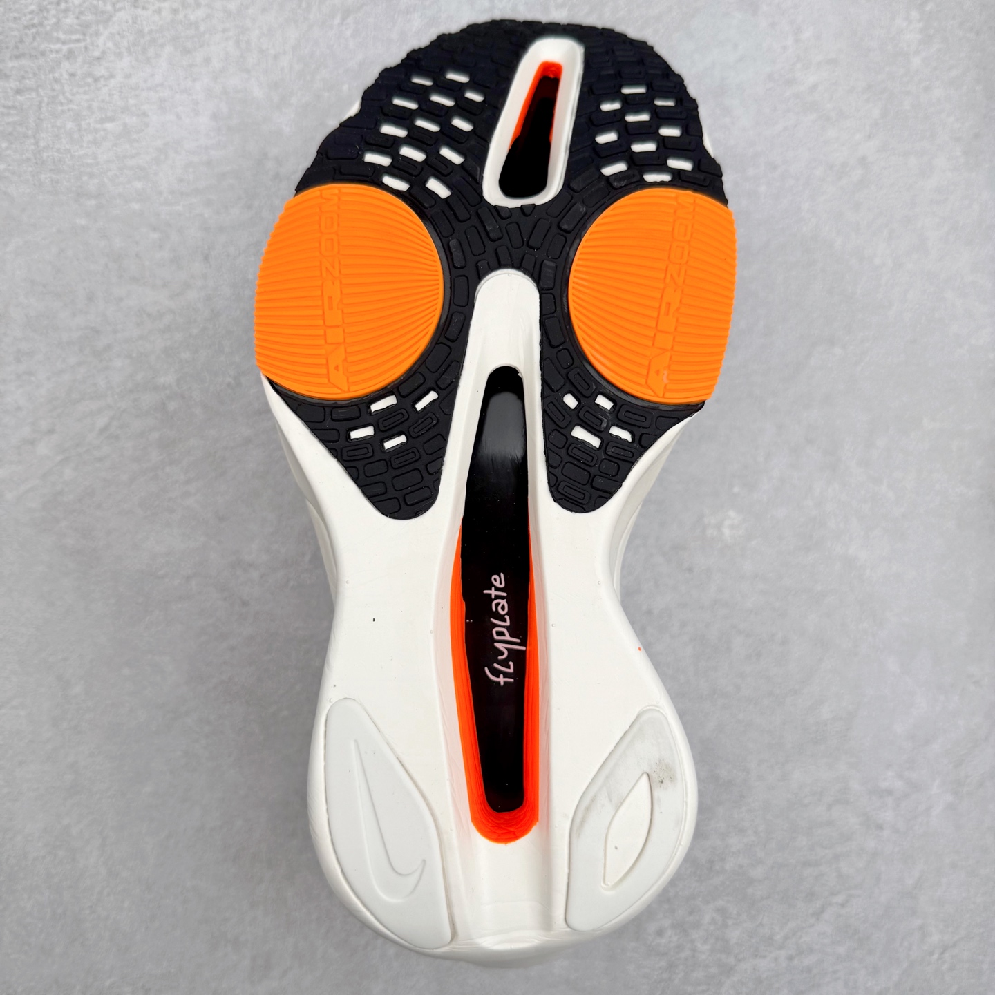 图片[9]-NK Air Zoom Alphafly NEXT% 3 2024全新马拉松超级跑鞋 有史以来最轻盈、测试次数最多的NK Alphafly 经过精英马拉松运动员的测试验证 并搭载Air Zoom气垫 旨在助力跑者实现突破 取得更佳的成绩 在开发过程中 Alphafly 3帮助耐克运动员凯尔文·基普图姆（Kelvin Kiptum）以2：00：35的成绩刷新了马拉松世界纪录 Alphafly的动力设计没有改变——Air Zoom气垫单元、Flyplate碳纤维板和ZoomX泡绵 但是整体系统的制作方法略有调整 优化和提升了对运动员的帮助 主要更新包括一体式鞋底 提供顺畅稳定的“后跟到脚趾”过渡；更宽的全长Flyplate碳纤维板提供稳定助推力 全新Fast Shot外底保证出色牵引力和抓地力 全新Atomknit 3.0鞋面提供更强的控制力、透气性和中足支撑力 尺码：36 36.5 37.5 38 38.5 39 40 40.5 41 42 42.5 43 44 44.5 45-选品中心