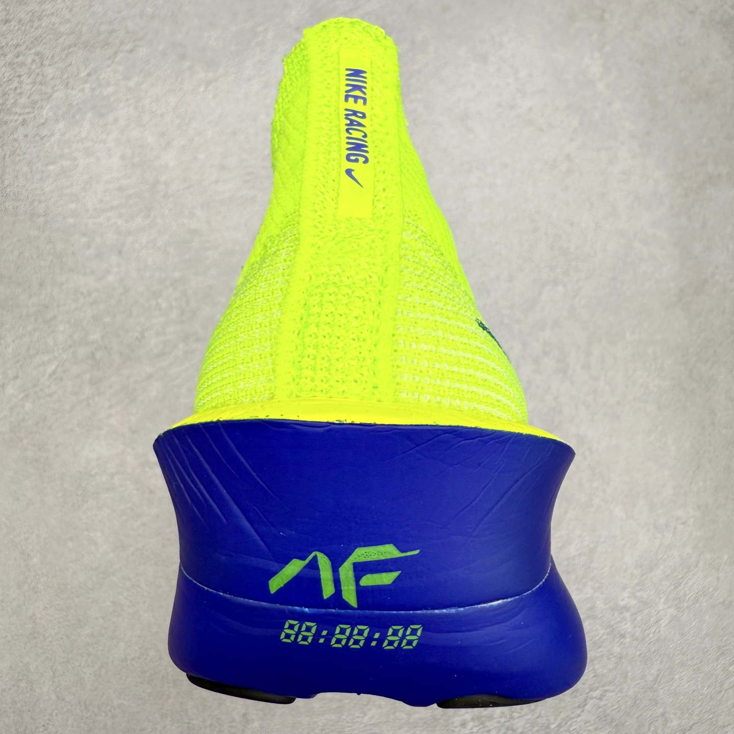 图片[8]-NK Air Zoom Alphafly NEXT% 3 2024全新马拉松超级跑鞋 有史以来最轻盈、测试次数最多的NK Alphafly 经过精英马拉松运动员的测试验证 并搭载Air Zoom气垫 旨在助力跑者实现突破 取得更佳的成绩 在开发过程中 Alphafly 3帮助耐克运动员凯尔文·基普图姆（Kelvin Kiptum）以2：00：35的成绩刷新了马拉松世界纪录 Alphafly的动力设计没有改变——Air Zoom气垫单元、Flyplate碳纤维板和ZoomX泡绵 但是整体系统的制作方法略有调整 优化和提升了对运动员的帮助 主要更新包括一体式鞋底 提供顺畅稳定的“后跟到脚趾”过渡；更宽的全长Flyplate碳纤维板提供稳定助推力 全新Fast Shot外底保证出色牵引力和抓地力 全新Atomknit 3.0鞋面提供更强的控制力、透气性和中足支撑力 尺码：36 36.5 37.5 38 38.5 39 40 40.5 41 42 42.5 43 44 44.5 45-选品中心