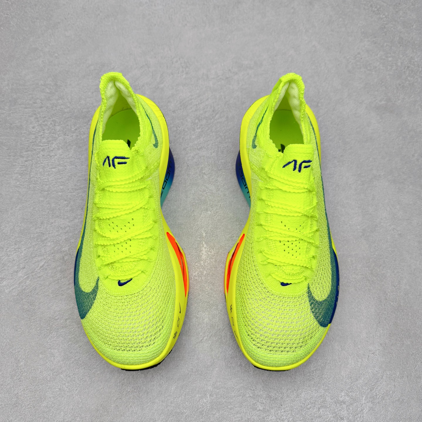 图片[2]-NK Air Zoom Alphafly NEXT% 3 2024全新马拉松超级跑鞋 有史以来最轻盈、测试次数最多的NK Alphafly 经过精英马拉松运动员的测试验证 并搭载Air Zoom气垫 旨在助力跑者实现突破 取得更佳的成绩 在开发过程中 Alphafly 3帮助耐克运动员凯尔文·基普图姆（Kelvin Kiptum）以2：00：35的成绩刷新了马拉松世界纪录 Alphafly的动力设计没有改变——Air Zoom气垫单元、Flyplate碳纤维板和ZoomX泡绵 但是整体系统的制作方法略有调整 优化和提升了对运动员的帮助 主要更新包括一体式鞋底 提供顺畅稳定的“后跟到脚趾”过渡；更宽的全长Flyplate碳纤维板提供稳定助推力 全新Fast Shot外底保证出色牵引力和抓地力 全新Atomknit 3.0鞋面提供更强的控制力、透气性和中足支撑力 尺码：36 36.5 37.5 38 38.5 39 40 40.5 41 42 42.5 43 44 44.5 45-选品中心