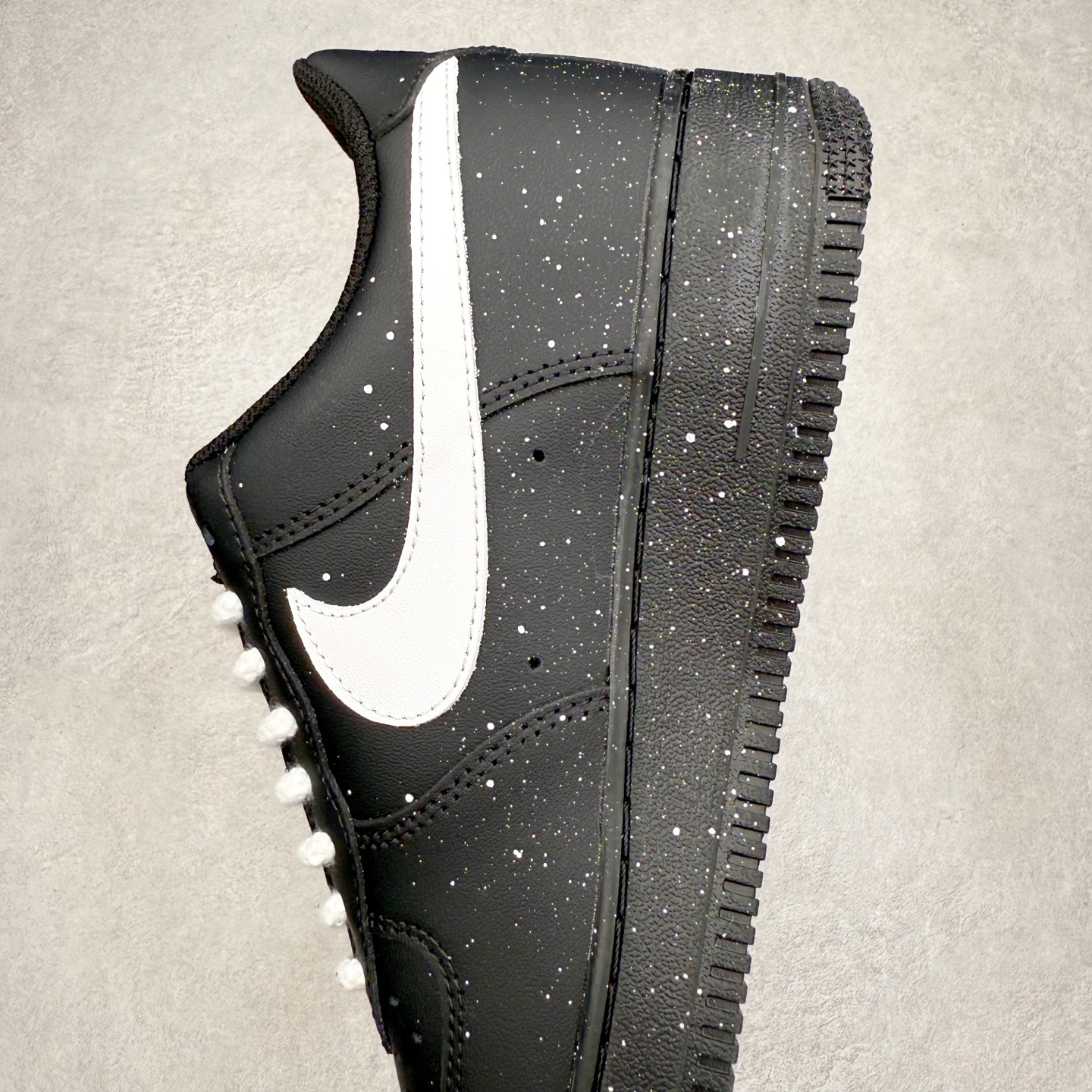 图片[7]-NK Air Force 1´07 Low 空军一号低帮百搭休闲运动板鞋 ZH0316-101 柔软、弹性十足的缓震性能和出色的中底设计 横跨复古与现代的外型结合 造就出风靡全球 三十多年的Force 1 直到今天还深受青睐 实拍调校N版已经零色差零失真 百分百还原实物色彩所见即所得 不存在货不对板色差等低级问题 选购参考实物拍摄 不混卖不参货 只用心做好货严格选品 承诺混一赔十 尺码：36 36.5 37.5 38 38.5 39 40 40.5 41 42 42.5 43 44 44.5 45-选品中心