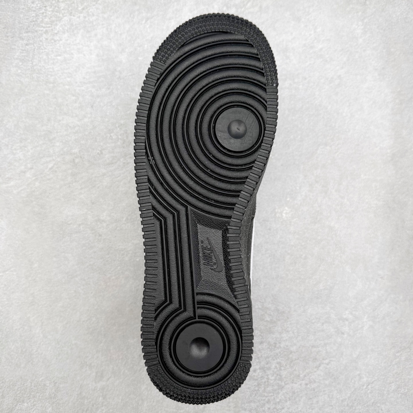 图片[9]-NK Air Force 1´07 Low 空军一号低帮百搭休闲运动板鞋 ZH0316-101 柔软、弹性十足的缓震性能和出色的中底设计 横跨复古与现代的外型结合 造就出风靡全球 三十多年的Force 1 直到今天还深受青睐 实拍调校N版已经零色差零失真 百分百还原实物色彩所见即所得 不存在货不对板色差等低级问题 选购参考实物拍摄 不混卖不参货 只用心做好货严格选品 承诺混一赔十 尺码：36 36.5 37.5 38 38.5 39 40 40.5 41 42 42.5 43 44 44.5 45-选品中心