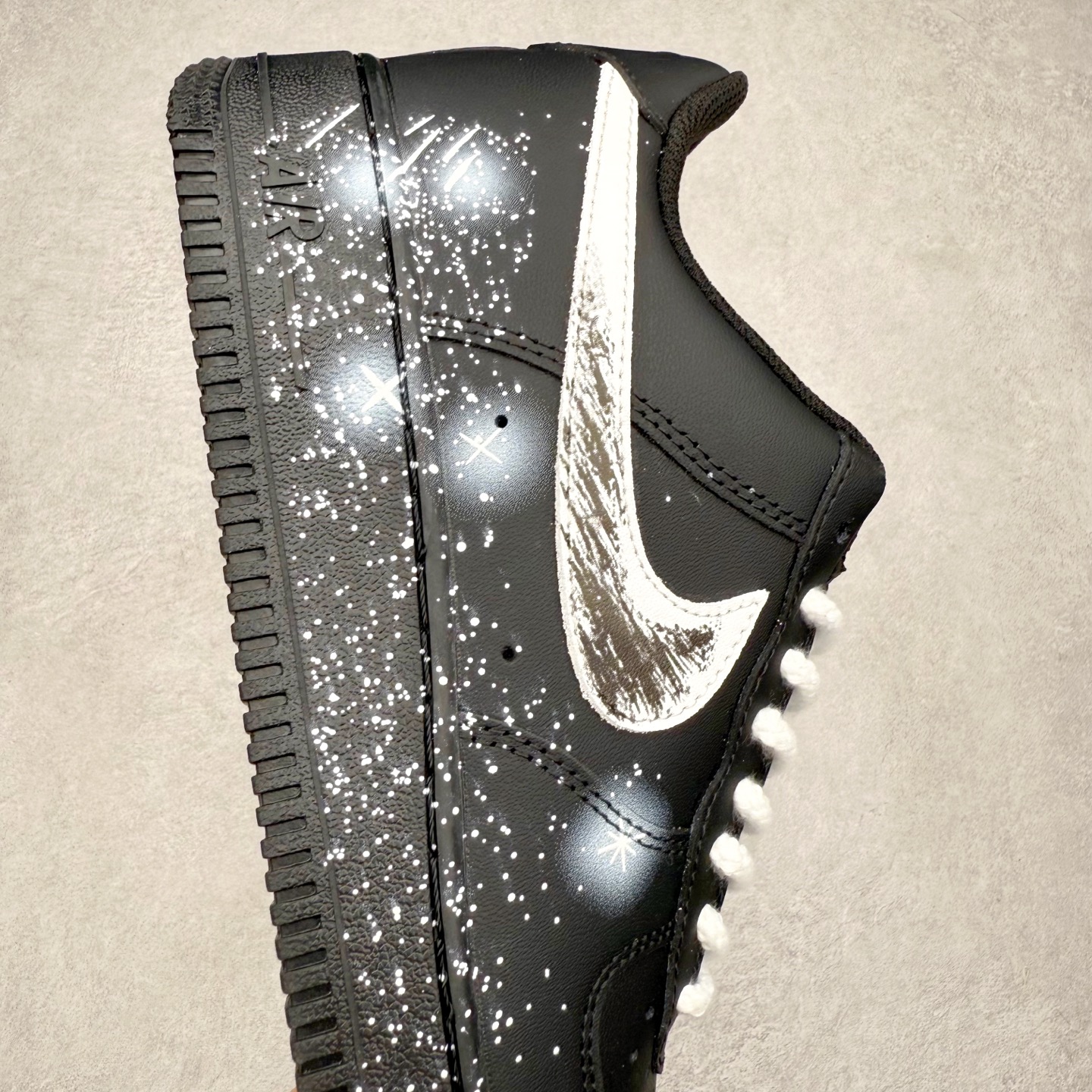 图片[6]-NK Air Force 1´07 Low 空军一号低帮百搭休闲运动板鞋 ZH0316-101 柔软、弹性十足的缓震性能和出色的中底设计 横跨复古与现代的外型结合 造就出风靡全球 三十多年的Force 1 直到今天还深受青睐 实拍调校N版已经零色差零失真 百分百还原实物色彩所见即所得 不存在货不对板色差等低级问题 选购参考实物拍摄 不混卖不参货 只用心做好货严格选品 承诺混一赔十 尺码：36 36.5 37.5 38 38.5 39 40 40.5 41 42 42.5 43 44 44.5 45-选品中心