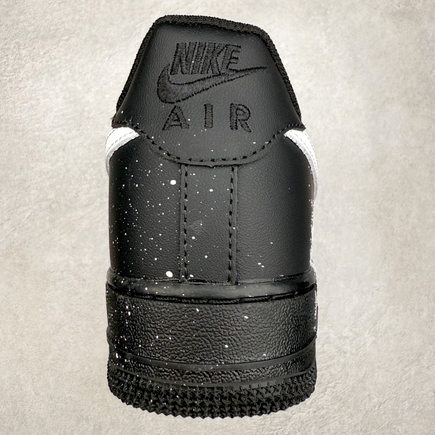 图片[8]-NK Air Force 1´07 Low 空军一号低帮百搭休闲运动板鞋 ZH0316-101 柔软、弹性十足的缓震性能和出色的中底设计 横跨复古与现代的外型结合 造就出风靡全球 三十多年的Force 1 直到今天还深受青睐 实拍调校N版已经零色差零失真 百分百还原实物色彩所见即所得 不存在货不对板色差等低级问题 选购参考实物拍摄 不混卖不参货 只用心做好货严格选品 承诺混一赔十 尺码：36 36.5 37.5 38 38.5 39 40 40.5 41 42 42.5 43 44 44.5 45-选品中心