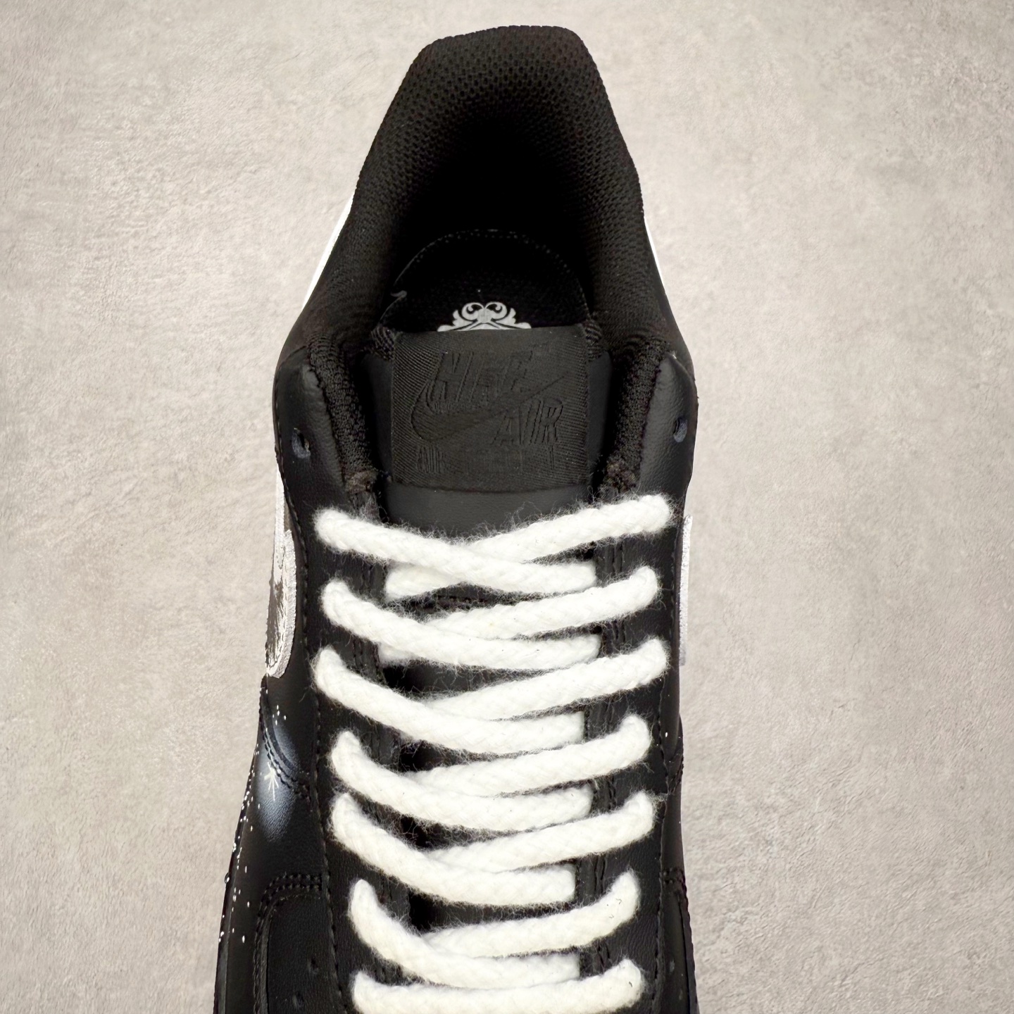 图片[5]-NK Air Force 1´07 Low 空军一号低帮百搭休闲运动板鞋 ZH0316-101 柔软、弹性十足的缓震性能和出色的中底设计 横跨复古与现代的外型结合 造就出风靡全球 三十多年的Force 1 直到今天还深受青睐 实拍调校N版已经零色差零失真 百分百还原实物色彩所见即所得 不存在货不对板色差等低级问题 选购参考实物拍摄 不混卖不参货 只用心做好货严格选品 承诺混一赔十 尺码：36 36.5 37.5 38 38.5 39 40 40.5 41 42 42.5 43 44 44.5 45-选品中心