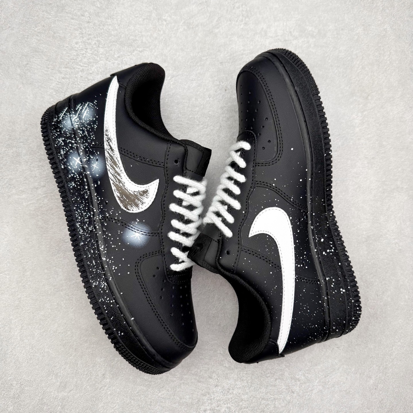 图片[3]-NK Air Force 1´07 Low 空军一号低帮百搭休闲运动板鞋 ZH0316-101 柔软、弹性十足的缓震性能和出色的中底设计 横跨复古与现代的外型结合 造就出风靡全球 三十多年的Force 1 直到今天还深受青睐 实拍调校N版已经零色差零失真 百分百还原实物色彩所见即所得 不存在货不对板色差等低级问题 选购参考实物拍摄 不混卖不参货 只用心做好货严格选品 承诺混一赔十 尺码：36 36.5 37.5 38 38.5 39 40 40.5 41 42 42.5 43 44 44.5 45-选品中心