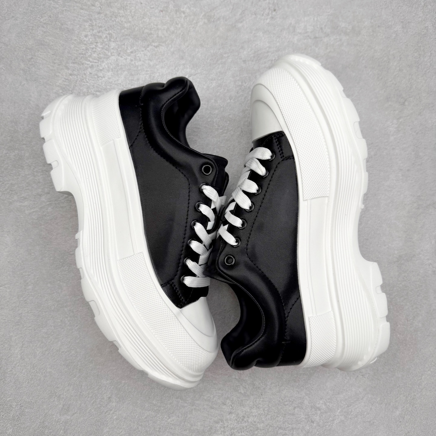 图片[3]-GG-CC 低帮休闲松糕小白鞋增高老爹鞋系列 广东大厂出品 完美细节 25ss春季新款厚底增高 大长腿 时髦look轻松定格 不费力展现率性氛围 高档银盒 酷帅机能风不规则设计大底 轻便舒适百搭 GGcc厚底增高简直就是小个子的快乐 不管怎么搭都好看 尺码：35 36 37 38 39 40-选品中心