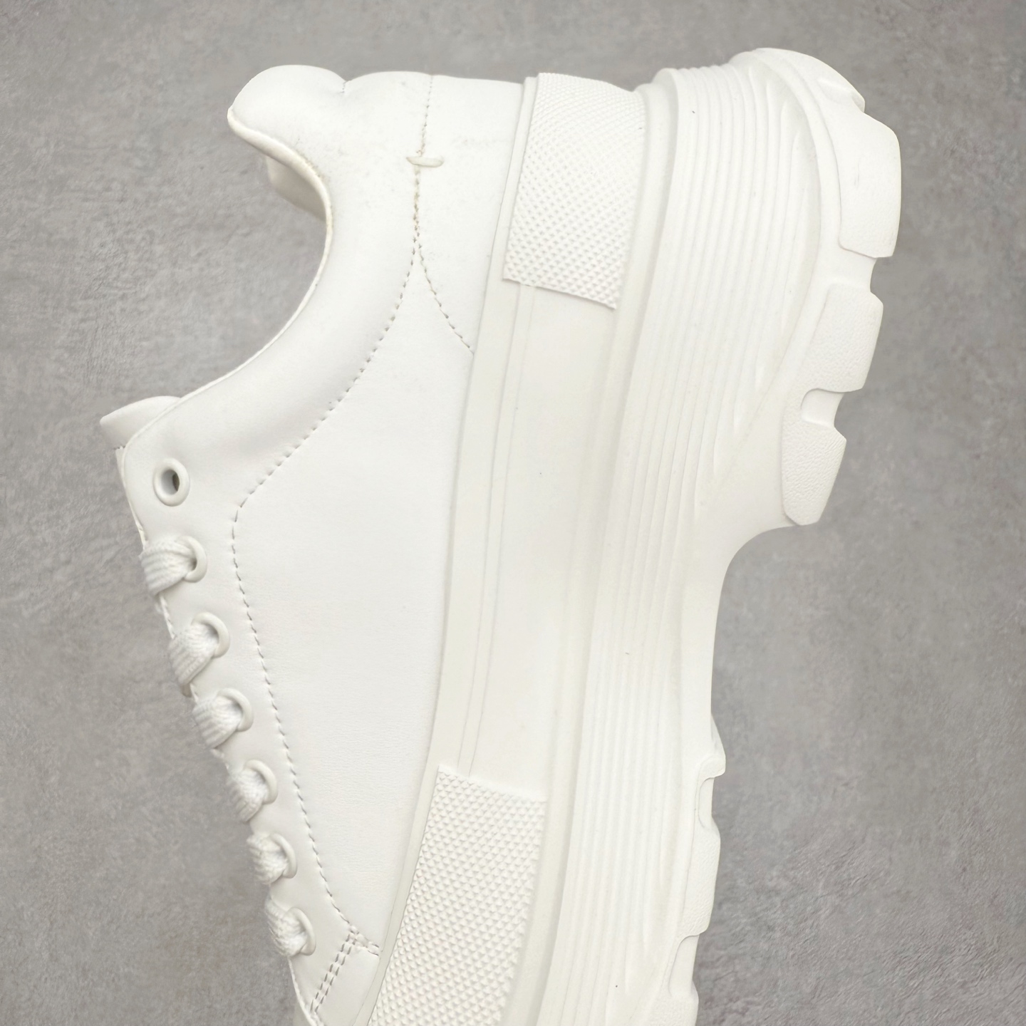 图片[7]-GG-CC 低帮休闲松糕小白鞋增高老爹鞋系列 广东大厂出品 完美细节 25ss春季新款厚底增高 大长腿 时髦look轻松定格 不费力展现率性氛围 高档银盒 酷帅机能风不规则设计大底 轻便舒适百搭 GGcc厚底增高简直就是小个子的快乐 不管怎么搭都好看 尺码：35 36 37 38 39 40-选品中心