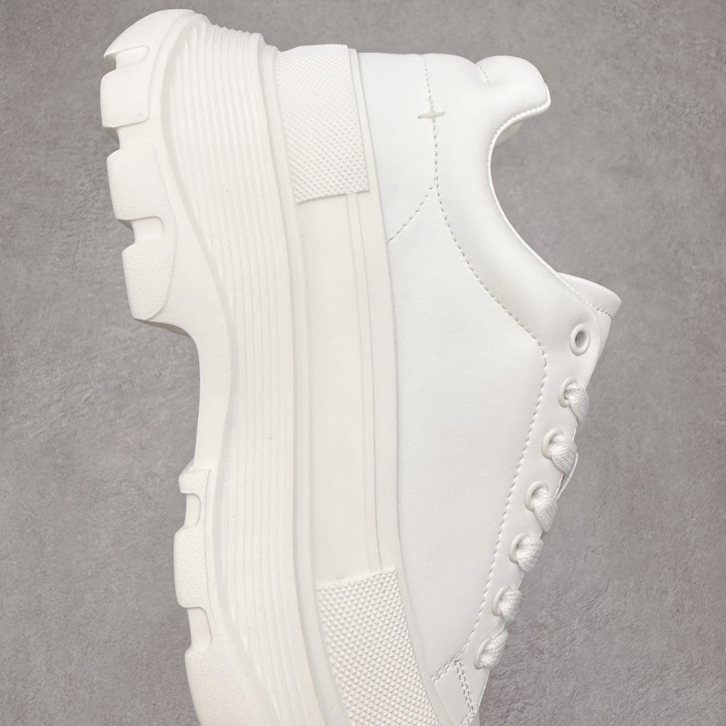 图片[6]-GG-CC 低帮休闲松糕小白鞋增高老爹鞋系列 广东大厂出品 完美细节 25ss春季新款厚底增高 大长腿 时髦look轻松定格 不费力展现率性氛围 高档银盒 酷帅机能风不规则设计大底 轻便舒适百搭 GGcc厚底增高简直就是小个子的快乐 不管怎么搭都好看 尺码：35 36 37 38 39 40-选品中心