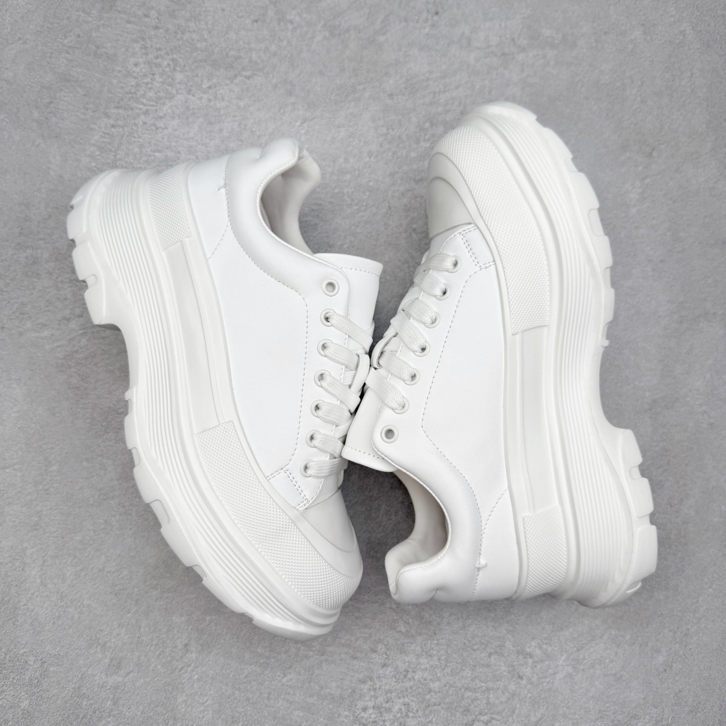 图片[3]-GG-CC 低帮休闲松糕小白鞋增高老爹鞋系列 广东大厂出品 完美细节 25ss春季新款厚底增高 大长腿 时髦look轻松定格 不费力展现率性氛围 高档银盒 酷帅机能风不规则设计大底 轻便舒适百搭 GGcc厚底增高简直就是小个子的快乐 不管怎么搭都好看 尺码：35 36 37 38 39 40-选品中心