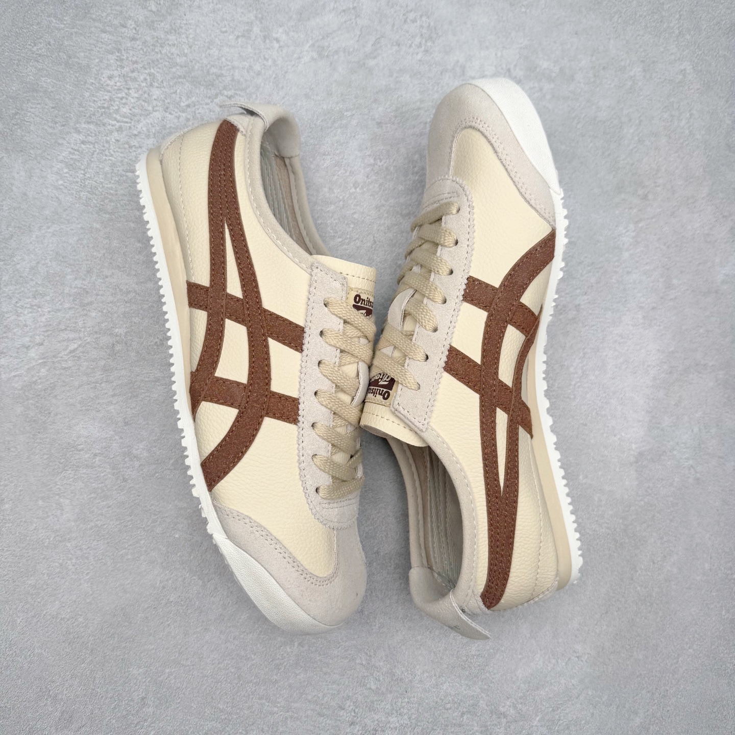 图片[3]-＃纯原福利 Asics Onitsuka Tiger MEXICO 66 亚瑟士鬼冢虎复古经典板鞋 市场最强版本 原厂牛津布加持 海外订单工厂出品 超成熟稳定的做工品控 原装全套纸板楦头开发 原汁原味 完美呈现版型 私模正确鞋底咬花纹路 一比一鞋头弧度高度鞋身弧度 绝不口嗨 细节品控鞋型随意秒杀市面 原档咬花纹路私模大底 一个单元有六个三角形 总体形拼接呈现花瓣状 官方四联吊牌 原装Ortholite轻量化鞋垫 原盒原配 质保卡 说明书 钢印防尘纸 纸板中底带钢印 乳胶组合鞋垫 支持全方位的对比专柜 产品从款式颜色造型上体现出追求舒适和细节的完美 鞋类更是推崇手工制作的严谨与完美 融舒适性与可穿性的设计风格 注重细节的完美和别致魅力 既保持稳重 又不失轻松的时尚感 尺码：36 37 37.5 38 39 39.5 40 40.5 41.5 42 42.5 43.5 44 45-选品中心