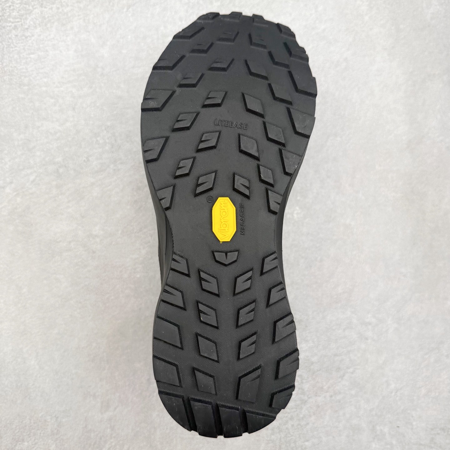 图片[9]-Arcteryx Norvan LD 3 始祖鸟舒适柔软防滑耐磨低帮越野跑步鞋 Arcteryx中文名始祖鸟 加拿大户外服饰品牌 1989年创立于加拿大温哥华 始祖鸟来自加拿大海岸山脉 植根高山的专业户外品牌 始终秉承对精湛设计和工艺孜孜以求的准则 从1989年创立至今 Arcteryx始终不断在产品设计与做工上不惜工本 以满足始祖鸟的标准 品质、设计以及精简的理念造就了其良好的性能 并能满足严苛环境下的使用需求 尺码：36 37 38 39 40 41 42 43 44-选品中心