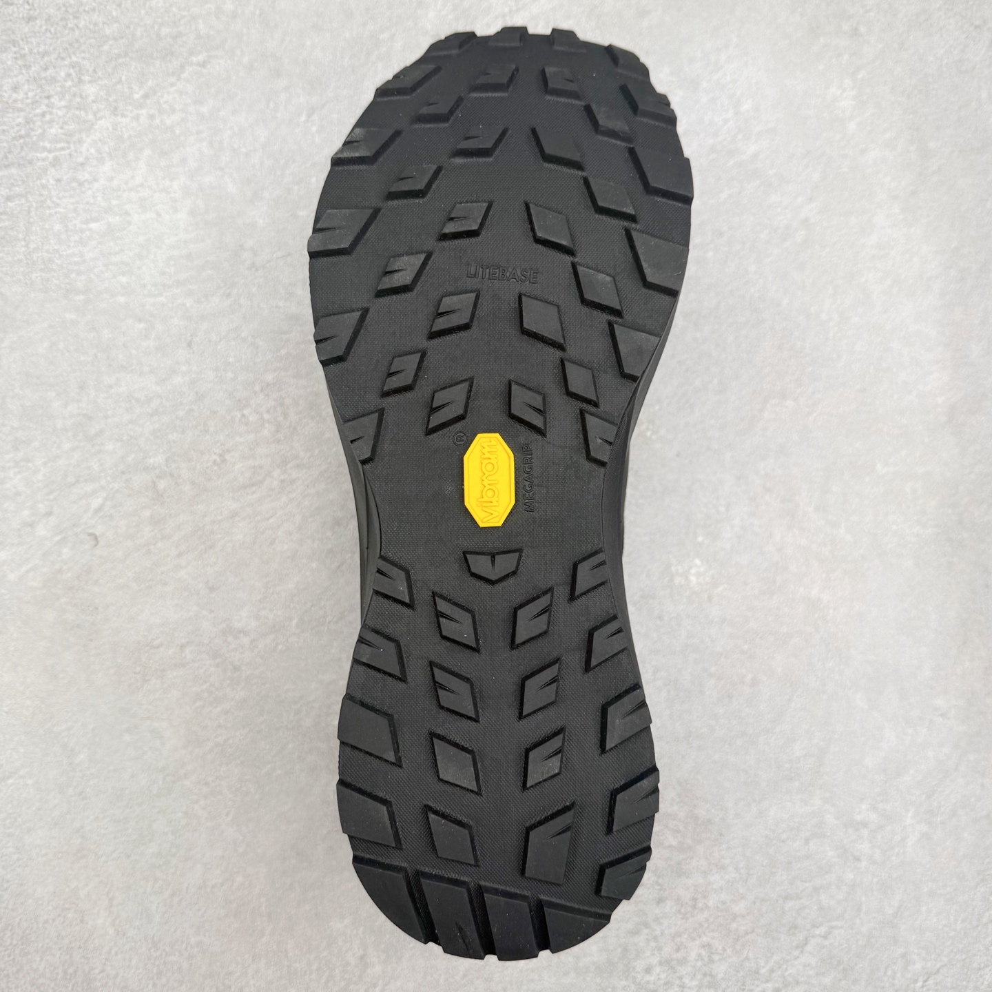 图片[9]-Arcteryx Norvan LD 3 始祖鸟舒适柔软防滑耐磨低帮越野跑步鞋 Arcteryx中文名始祖鸟 加拿大户外服饰品牌 1989年创立于加拿大温哥华 始祖鸟来自加拿大海岸山脉 植根高山的专业户外品牌 始终秉承对精湛设计和工艺孜孜以求的准则 从1989年创立至今 Arcteryx始终不断在产品设计与做工上不惜工本 以满足始祖鸟的标准 品质、设计以及精简的理念造就了其良好的性能 并能满足严苛环境下的使用需求 尺码：36 37 38 39 40 41 42 43 44-选品中心