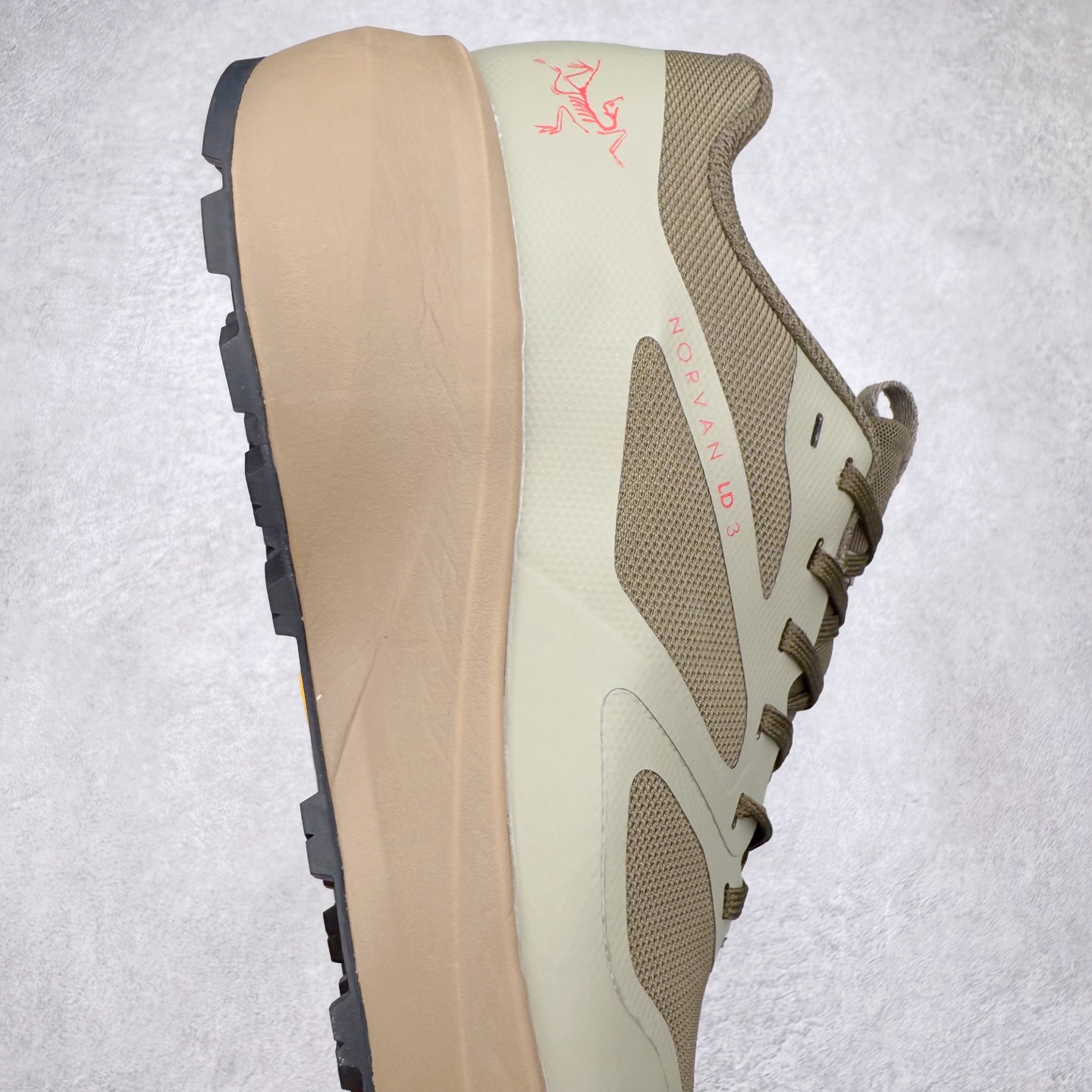 图片[6]-Arcteryx Norvan LD 3 始祖鸟舒适柔软防滑耐磨低帮越野跑步鞋 Arcteryx中文名始祖鸟 加拿大户外服饰品牌 1989年创立于加拿大温哥华 始祖鸟来自加拿大海岸山脉 植根高山的专业户外品牌 始终秉承对精湛设计和工艺孜孜以求的准则 从1989年创立至今 Arcteryx始终不断在产品设计与做工上不惜工本 以满足始祖鸟的标准 品质、设计以及精简的理念造就了其良好的性能 并能满足严苛环境下的使用需求 尺码：36 37 38 39 40 41 42 43 44-选品中心