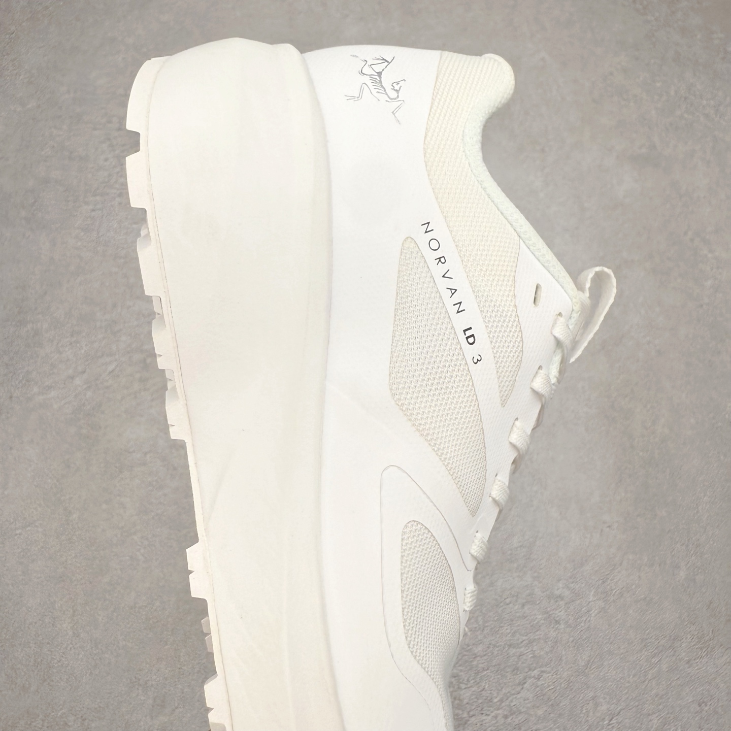 图片[6]-Arcteryx Norvan LD 3 始祖鸟舒适柔软防滑耐磨低帮越野跑步鞋 Arcteryx中文名始祖鸟 加拿大户外服饰品牌 1989年创立于加拿大温哥华 始祖鸟来自加拿大海岸山脉 植根高山的专业户外品牌 始终秉承对精湛设计和工艺孜孜以求的准则 从1989年创立至今 Arcteryx始终不断在产品设计与做工上不惜工本 以满足始祖鸟的标准 品质、设计以及精简的理念造就了其良好的性能 并能满足严苛环境下的使用需求 尺码：36 37 38 39 40 41 42 43 44-选品中心