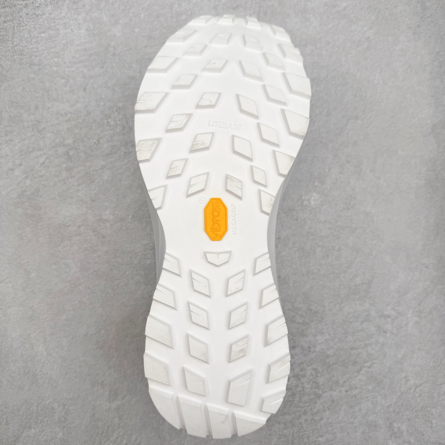 图片[9]-Arcteryx Norvan LD 3 始祖鸟舒适柔软防滑耐磨低帮越野跑步鞋 Arcteryx中文名始祖鸟 加拿大户外服饰品牌 1989年创立于加拿大温哥华 始祖鸟来自加拿大海岸山脉 植根高山的专业户外品牌 始终秉承对精湛设计和工艺孜孜以求的准则 从1989年创立至今 Arcteryx始终不断在产品设计与做工上不惜工本 以满足始祖鸟的标准 品质、设计以及精简的理念造就了其良好的性能 并能满足严苛环境下的使用需求 尺码：36 37 38 39 40 41 42 43 44-选品中心