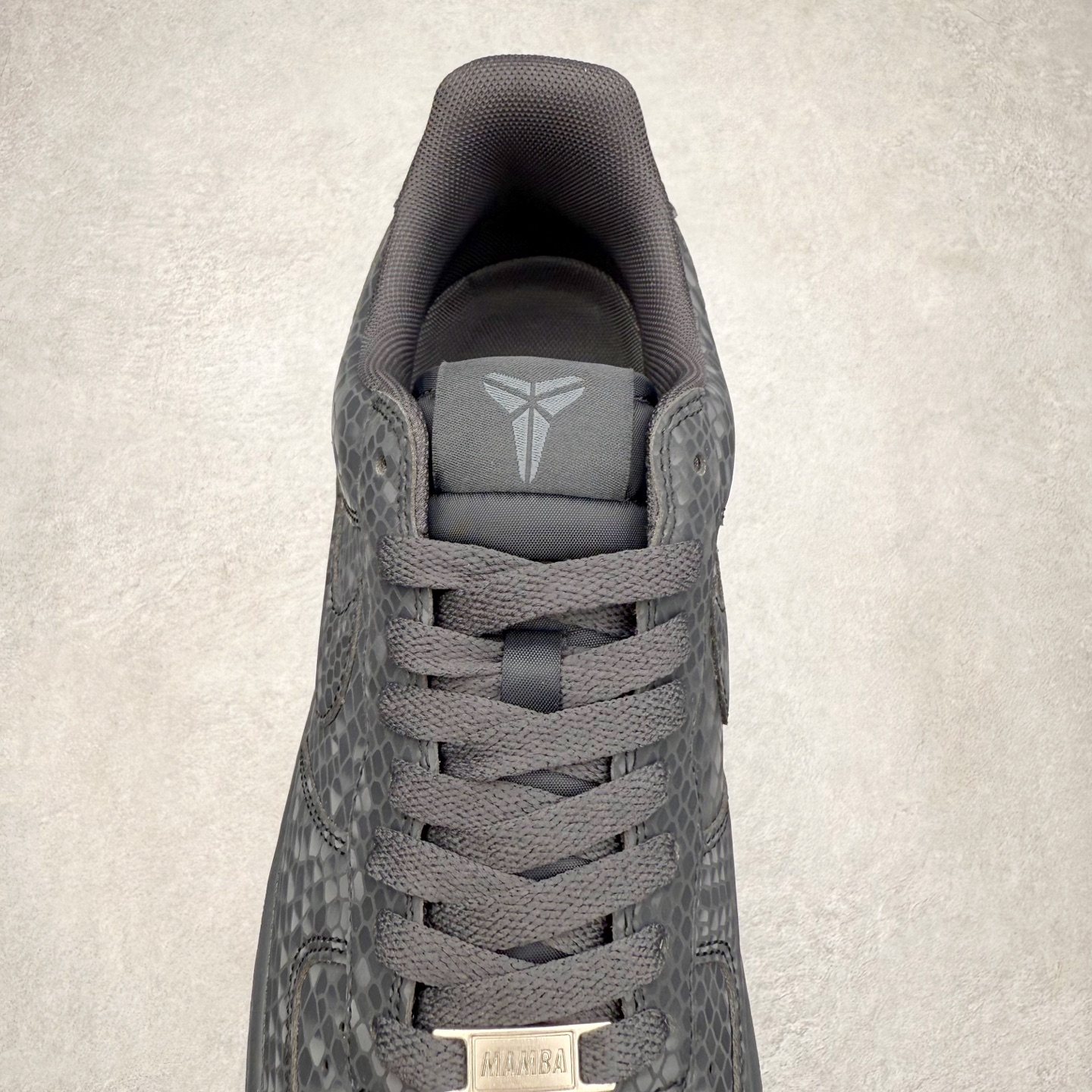 图片[5]-NK Air Force 1 Low Kobe 空军一号时尚舒适防滑耐磨低帮板鞋 科比黑曼巴 718152-007 实拍调校N版已经零色差零失真 百分百还原实物色彩所见即所得 不存在货不对板色差等低级问题 选购参考实物拍摄 不混卖不参货 只用心做好货严格选品 承诺混一赔十 尺码：36 36.5 37.5 38 38.5 39 40 40.5 41 42 42.5 43 44 44.5 45-选品中心