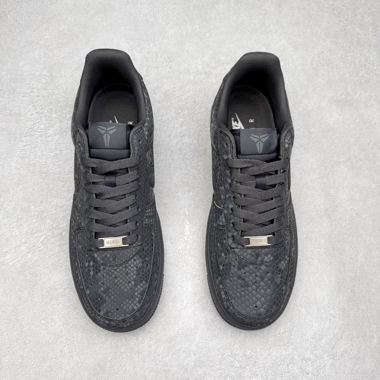 图片[2]-NK Air Force 1 Low Kobe 空军一号时尚舒适防滑耐磨低帮板鞋 科比黑曼巴 718152-007 实拍调校N版已经零色差零失真 百分百还原实物色彩所见即所得 不存在货不对板色差等低级问题 选购参考实物拍摄 不混卖不参货 只用心做好货严格选品 承诺混一赔十 尺码：36 36.5 37.5 38 38.5 39 40 40.5 41 42 42.5 43 44 44.5 45-选品中心