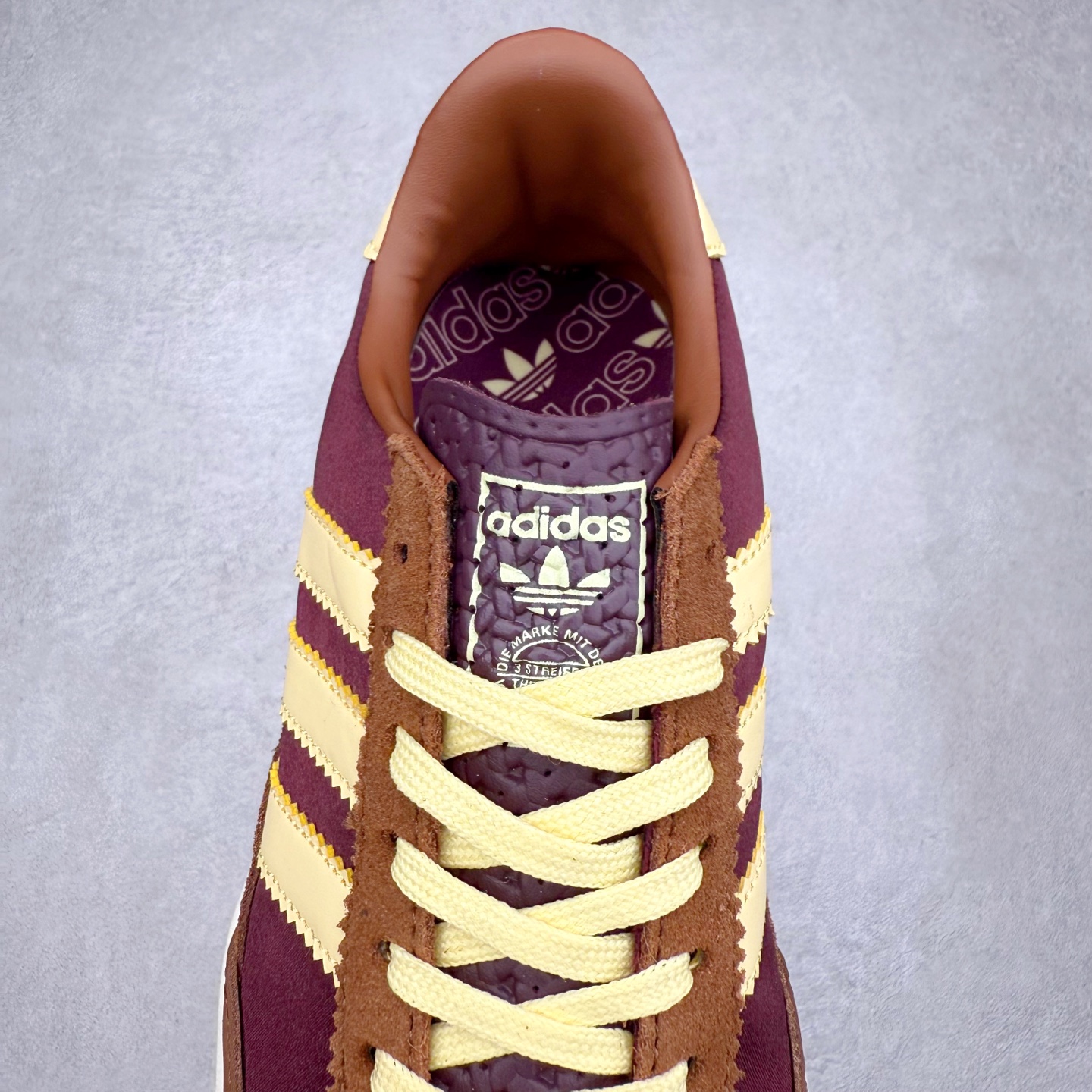 图片[5]-＃HP纯原 AD Wmns SL72 OG 系列德训足球风百搭低帮休闲运动板鞋 JQ6420 采用高弹EVA+MODEL+RB三层组合底 区别市面RB一体大底 三层组合鞋底重量与原鞋一致 Originals 将有「T 头鞋」造型的诞生于 1972 年的 SL72 鞋款复刻带回 各位买鞋又有新选择了 1972 年 SL72 问世后 引领了后来阿迪达斯的跑鞋发展方向 其中「SL」代表了 Super Light 彰显了产品轻便的特性 1972 年 SL72 问世后 引领了后来阿迪达斯的跑鞋发展方向 其中「SL」代表了 Super Light 彰显了产品轻便的特性 这次 Originals 延续其轻质经典的基因 带来男女两款 SL72 男生款带来 SL72 RS 鞋型 RS 意为 Reshaped（重塑）鞋款在保留了经典的外观基础上 在尼龙材质里增加了填充物 使鞋型更加挺立和饱满 鞋头则更加圆润 鞋底的 EVA 材质则增加了鞋款的高度 女生款则带来 SL72 OG W 鞋型 OG 顾名思义则是致敬经典款式 相较于 RS（Reshaped）鞋款 鞋身更加纤细 其整体鞋身轮廓、线条、细节、材质上尊崇 70 年代 SL72 的设计 还原经典味道 尺码：36 36⅔ 37⅓ 38 38⅔ 39⅓ 40 40⅔ 41⅓ 42 42⅔ 43⅓ 44 44⅔ 45-选品中心