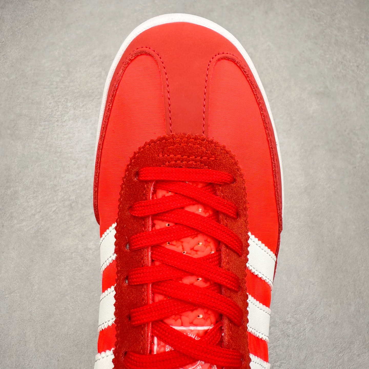 图片[4]-＃HP纯原 AD Wmns SL72 OG 系列德训足球风百搭低帮休闲运动板鞋 JR0915 采用高弹EVA+MODEL+RB三层组合底 区别市面RB一体大底 三层组合鞋底重量与原鞋一致 Originals 将有「T 头鞋」造型的诞生于 1972 年的 SL72 鞋款复刻带回 各位买鞋又有新选择了 1972 年 SL72 问世后 引领了后来阿迪达斯的跑鞋发展方向 其中「SL」代表了 Super Light 彰显了产品轻便的特性 1972 年 SL72 问世后 引领了后来阿迪达斯的跑鞋发展方向 其中「SL」代表了 Super Light 彰显了产品轻便的特性 这次 Originals 延续其轻质经典的基因 带来男女两款 SL72 男生款带来 SL72 RS 鞋型 RS 意为 Reshaped（重塑）鞋款在保留了经典的外观基础上 在尼龙材质里增加了填充物 使鞋型更加挺立和饱满 鞋头则更加圆润 鞋底的 EVA 材质则增加了鞋款的高度 女生款则带来 SL72 OG W 鞋型 OG 顾名思义则是致敬经典款式 相较于 RS（Reshaped）鞋款 鞋身更加纤细 其整体鞋身轮廓、线条、细节、材质上尊崇 70 年代 SL72 的设计 还原经典味道 尺码：36 36⅔ 37⅓ 38 38⅔ 39⅓ 40 40⅔ 41⅓ 42 42⅔ 43⅓ 44 44⅔ 45-选品中心