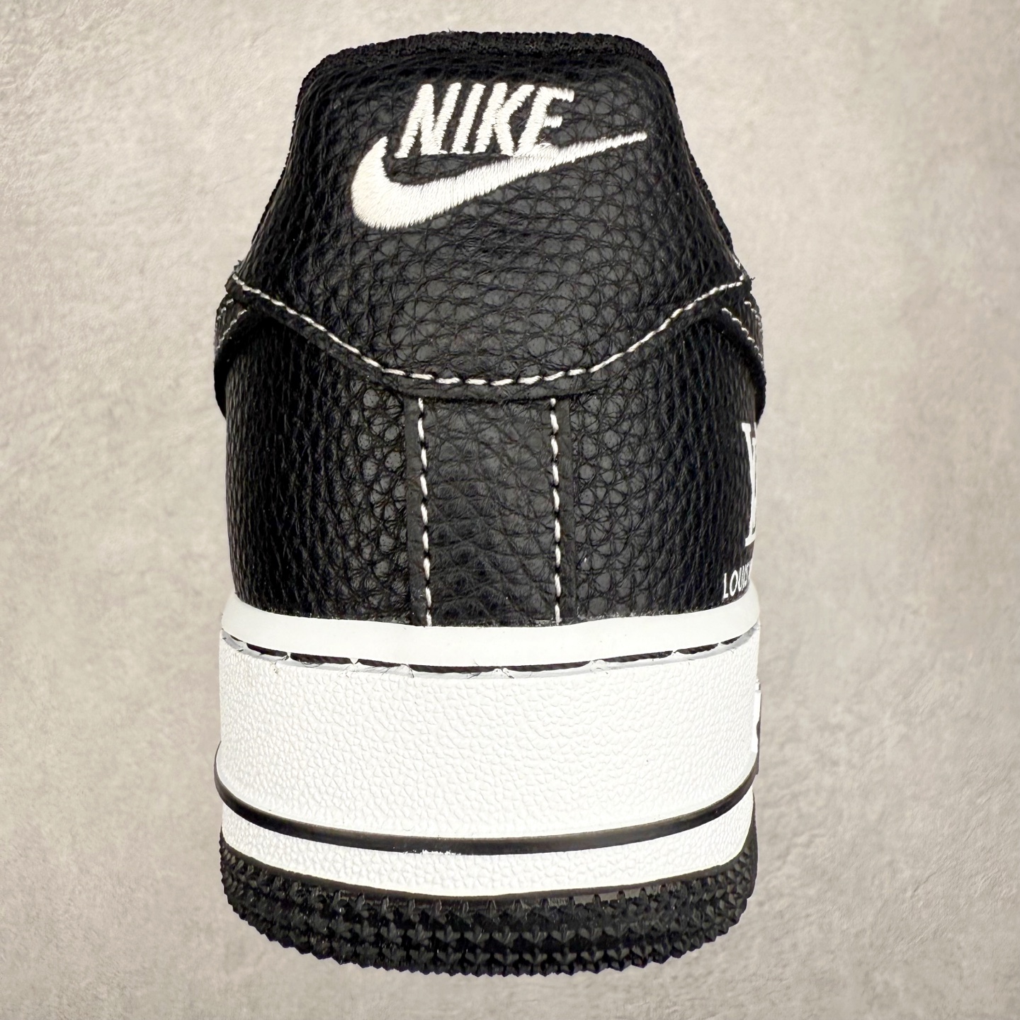 图片[8]-NK Air Force 1´07 Low 空军一号低帮百搭休闲运动板鞋 CZ3986-001 柔软、弹性十足的缓震性能和出色的中底设计 横跨复古与现代的外型结合 造就出风靡全球 三十多年的Force 1 直到今天还深受青睐 实拍调校N版已经零色差零失真 百分百还原实物色彩所见即所得 不存在货不对板色差等低级问题 选购参考实物拍摄 不混卖不参货 只用心做好货严格选品 承诺混一赔十 尺码：36 36.5 37.5 38 38.5 39 40 40.5 41 42 42.5 43 44 44.5 45-选品中心