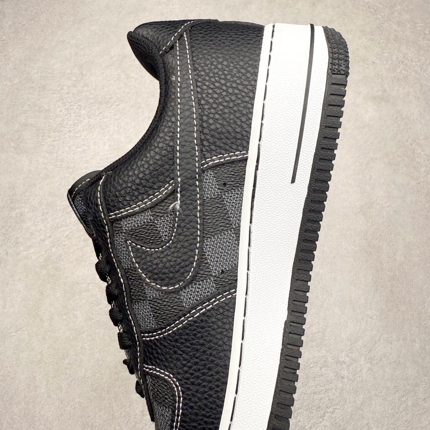 图片[7]-NK Air Force 1´07 Low 空军一号低帮百搭休闲运动板鞋 CZ3986-001 柔软、弹性十足的缓震性能和出色的中底设计 横跨复古与现代的外型结合 造就出风靡全球 三十多年的Force 1 直到今天还深受青睐 实拍调校N版已经零色差零失真 百分百还原实物色彩所见即所得 不存在货不对板色差等低级问题 选购参考实物拍摄 不混卖不参货 只用心做好货严格选品 承诺混一赔十 尺码：36 36.5 37.5 38 38.5 39 40 40.5 41 42 42.5 43 44 44.5 45-选品中心