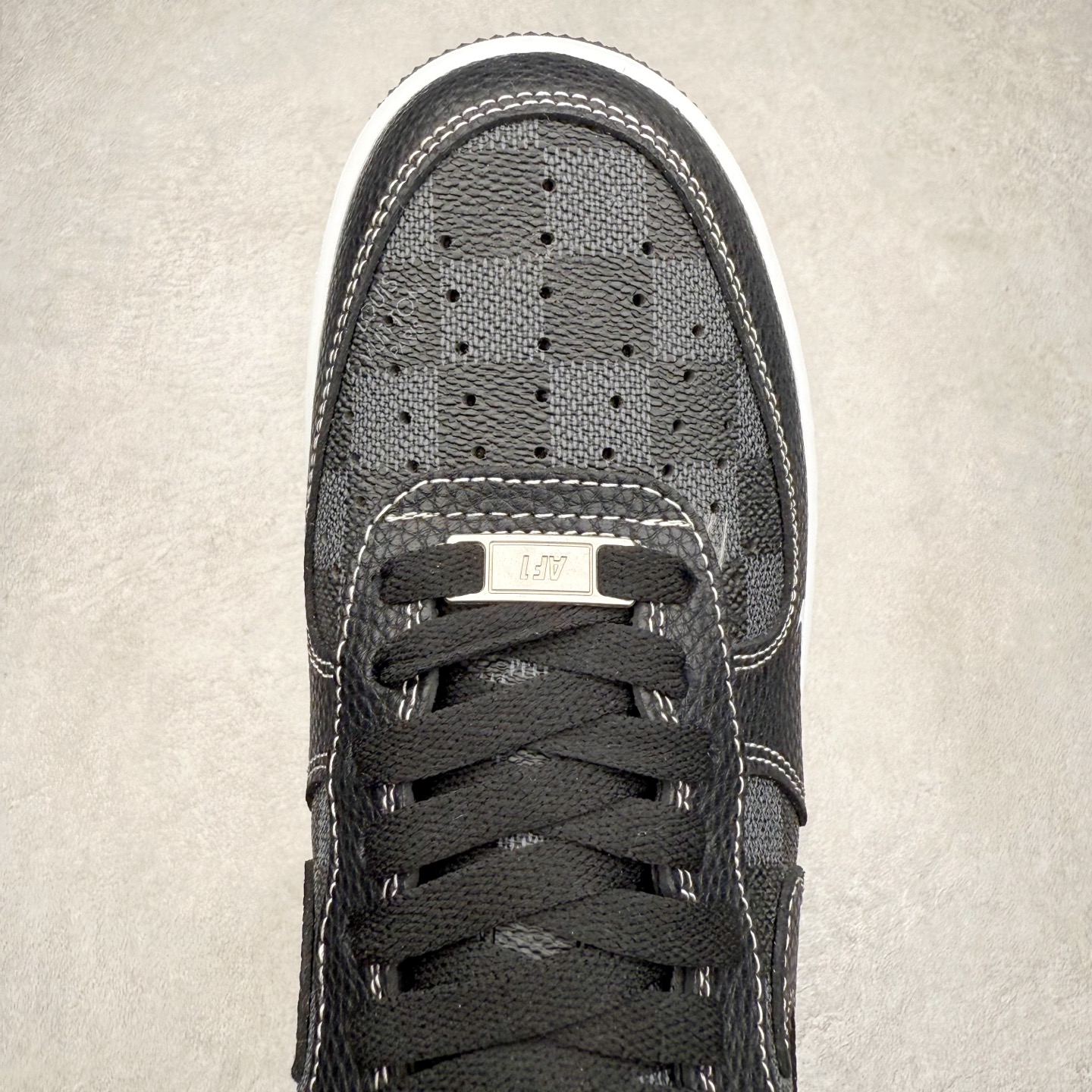 图片[4]-NK Air Force 1´07 Low 空军一号低帮百搭休闲运动板鞋 CZ3986-001 柔软、弹性十足的缓震性能和出色的中底设计 横跨复古与现代的外型结合 造就出风靡全球 三十多年的Force 1 直到今天还深受青睐 实拍调校N版已经零色差零失真 百分百还原实物色彩所见即所得 不存在货不对板色差等低级问题 选购参考实物拍摄 不混卖不参货 只用心做好货严格选品 承诺混一赔十 尺码：36 36.5 37.5 38 38.5 39 40 40.5 41 42 42.5 43 44 44.5 45-选品中心