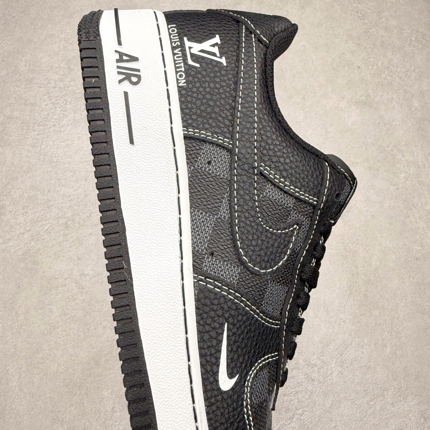 图片[6]-NK Air Force 1´07 Low 空军一号低帮百搭休闲运动板鞋 CZ3986-001 柔软、弹性十足的缓震性能和出色的中底设计 横跨复古与现代的外型结合 造就出风靡全球 三十多年的Force 1 直到今天还深受青睐 实拍调校N版已经零色差零失真 百分百还原实物色彩所见即所得 不存在货不对板色差等低级问题 选购参考实物拍摄 不混卖不参货 只用心做好货严格选品 承诺混一赔十 尺码：36 36.5 37.5 38 38.5 39 40 40.5 41 42 42.5 43 44 44.5 45-选品中心