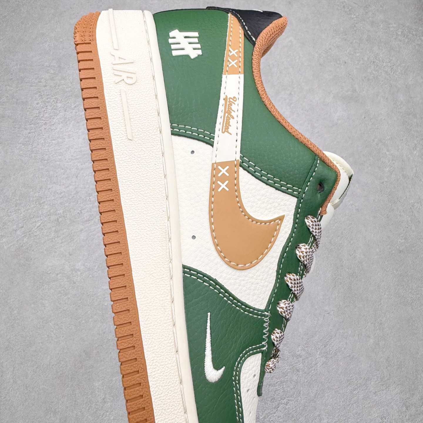 图片[6]-NK Air Force 1´07 Low 空军一号低帮百搭休闲运动板鞋 JP8028-006 柔软、弹性十足的缓震性能和出色的中底设计 横跨复古与现代的外型结合 造就出风靡全球 三十多年的Force 1 直到今天还深受青睐 实拍调校N版已经零色差零失真 百分百还原实物色彩所见即所得 不存在货不对板色差等低级问题 选购参考实物拍摄 不混卖不参货 只用心做好货严格选品 承诺混一赔十 尺码：36 36.5 37.5 38 38.5 39 40 40.5 41 42 42.5 43 44 44.5 45-选品中心