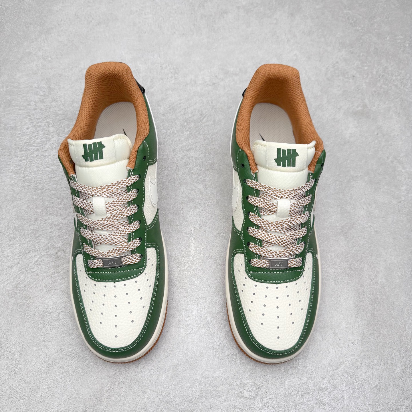 图片[2]-NK Air Force 1´07 Low 空军一号低帮百搭休闲运动板鞋 JP8028-006 柔软、弹性十足的缓震性能和出色的中底设计 横跨复古与现代的外型结合 造就出风靡全球 三十多年的Force 1 直到今天还深受青睐 实拍调校N版已经零色差零失真 百分百还原实物色彩所见即所得 不存在货不对板色差等低级问题 选购参考实物拍摄 不混卖不参货 只用心做好货严格选品 承诺混一赔十 尺码：36 36.5 37.5 38 38.5 39 40 40.5 41 42 42.5 43 44 44.5 45-选品中心