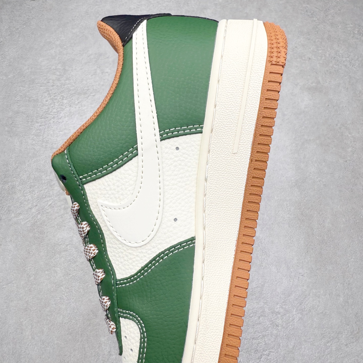 图片[7]-NK Air Force 1´07 Low 空军一号低帮百搭休闲运动板鞋 JP8028-006 柔软、弹性十足的缓震性能和出色的中底设计 横跨复古与现代的外型结合 造就出风靡全球 三十多年的Force 1 直到今天还深受青睐 实拍调校N版已经零色差零失真 百分百还原实物色彩所见即所得 不存在货不对板色差等低级问题 选购参考实物拍摄 不混卖不参货 只用心做好货严格选品 承诺混一赔十 尺码：36 36.5 37.5 38 38.5 39 40 40.5 41 42 42.5 43 44 44.5 45-选品中心