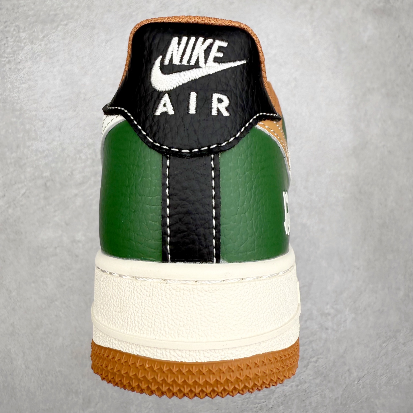 图片[8]-NK Air Force 1´07 Low 空军一号低帮百搭休闲运动板鞋 JP8028-006 柔软、弹性十足的缓震性能和出色的中底设计 横跨复古与现代的外型结合 造就出风靡全球 三十多年的Force 1 直到今天还深受青睐 实拍调校N版已经零色差零失真 百分百还原实物色彩所见即所得 不存在货不对板色差等低级问题 选购参考实物拍摄 不混卖不参货 只用心做好货严格选品 承诺混一赔十 尺码：36 36.5 37.5 38 38.5 39 40 40.5 41 42 42.5 43 44 44.5 45-选品中心