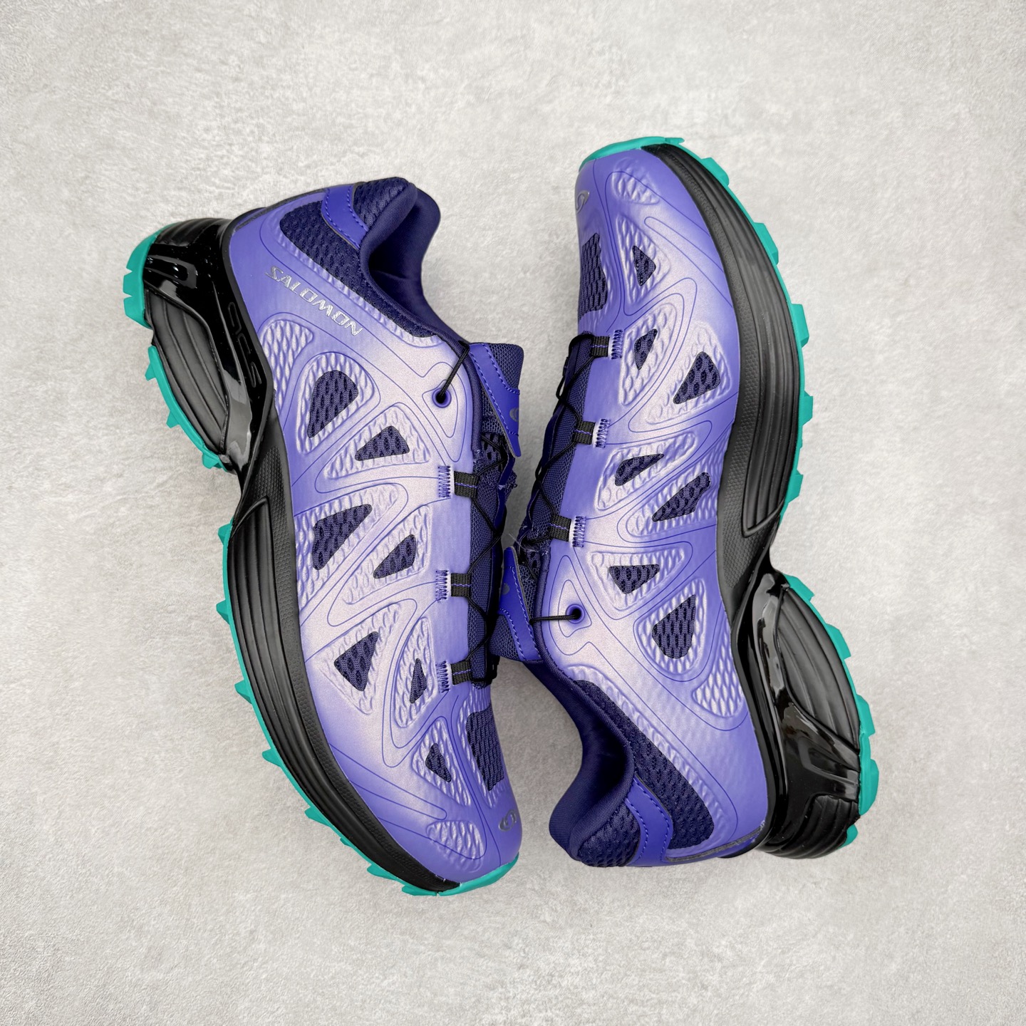 图片[3]-＃HP SALOMON XT-WHISPER 萨洛蒙圆头防滑耐磨低帮休闲越野训练城市通勤跑步鞋 男女同款 浅棕色 纯原外贸平台特供订单 耗时半年巨作 全套原纸板楦头开发 原厂特供网布配套加持 确保原汁原味 完美呈现版型 原档数据独家私模五层组合大底 男女鞋同步官方开发至46.5 原装Ortholite轻量化鞋垫 中底布带钢印编号 原厂TPU锁扣 进口港宝加持 后跟自然饱满 还原公司包裹性 鞋面以“锯齿”状的包裹系统呈现 在基色底之下加入了各种色点缀 将公司的最新技术和时尚前卫的造型融入耐用的长跑款式中 鞋面由 TPU 薄膜制成 并焊接在高耐磨网眼上 使其既时尚又坚固 由 ACS底盘支撑 可增强稳定性和支撑力 以及由橡胶凸耳 Contragrip外底覆盖的 EVA 缓冲中底 旨在应对崎岖的地形 鞋舌上的彩色Salomon 标签、Quicklace 系统以及鞋头、鞋舌和鞋跟上的附加品牌使细节更加完美 让穿着者可以轻松驾驭户外与通勤下的任何运动生活场景 无缝鞋身户外随意纵横 颜值与脚感兼备 出街通勤 绝对非常吸睛 你值得拥有 尺码：36 36.5 37.5 38 38.5 39 40 40.5 41 42 42.5 43 44 44.5 45 46 46.5 注意：偏小1码-选品中心