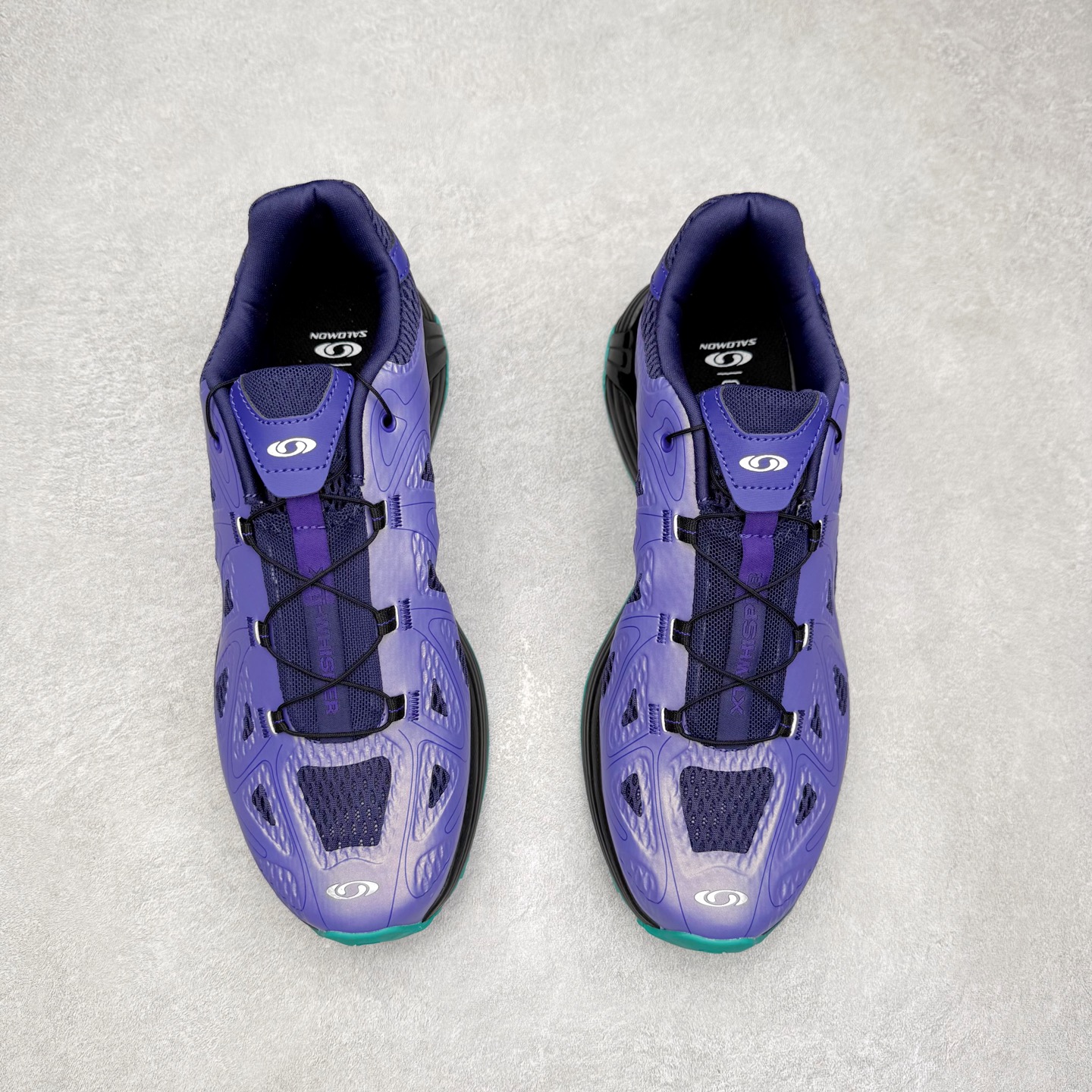 图片[2]-＃HP SALOMON XT-WHISPER 萨洛蒙圆头防滑耐磨低帮休闲越野训练城市通勤跑步鞋 男女同款 浅棕色 纯原外贸平台特供订单 耗时半年巨作 全套原纸板楦头开发 原厂特供网布配套加持 确保原汁原味 完美呈现版型 原档数据独家私模五层组合大底 男女鞋同步官方开发至46.5 原装Ortholite轻量化鞋垫 中底布带钢印编号 原厂TPU锁扣 进口港宝加持 后跟自然饱满 还原公司包裹性 鞋面以“锯齿”状的包裹系统呈现 在基色底之下加入了各种色点缀 将公司的最新技术和时尚前卫的造型融入耐用的长跑款式中 鞋面由 TPU 薄膜制成 并焊接在高耐磨网眼上 使其既时尚又坚固 由 ACS底盘支撑 可增强稳定性和支撑力 以及由橡胶凸耳 Contragrip外底覆盖的 EVA 缓冲中底 旨在应对崎岖的地形 鞋舌上的彩色Salomon 标签、Quicklace 系统以及鞋头、鞋舌和鞋跟上的附加品牌使细节更加完美 让穿着者可以轻松驾驭户外与通勤下的任何运动生活场景 无缝鞋身户外随意纵横 颜值与脚感兼备 出街通勤 绝对非常吸睛 你值得拥有 尺码：36 36.5 37.5 38 38.5 39 40 40.5 41 42 42.5 43 44 44.5 45 46 46.5 注意：偏小1码-选品中心