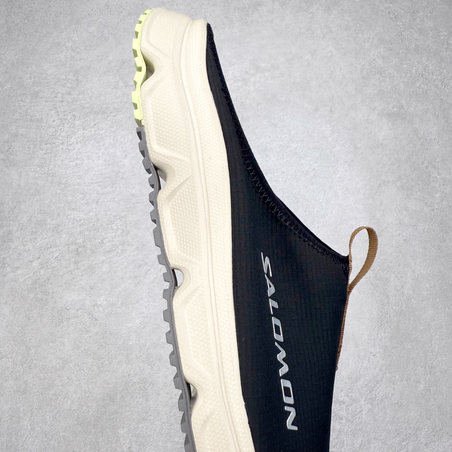 图片[6]-＃HP SALOMON萨洛蒙 RX Slide 3.0 CANVAS 舒适柔软 防滑包头拖鞋 男女同款 SALOMON诞生于1947年的法国阿尔卑斯山区，全球知名的户外运动品牌。一直致力于推动滑雪、越野跑等山地运动的发展及产品的进步。其产品设计致力于追求创新和发掘产品的性能极限，帮助喜欢自由的人在山地间不断挑战自我。实拍调校N版已经零色差零失真 百分百还原实物色彩所见即所得 不存在货不对板色差等低级问题 选购参考实物拍摄 不混卖不参货 只用心做好货严格选品 承诺混一赔十 尺码：36 36.5 37.5 38 38.5 39 40 40.5 41 42 42.5 43 44 44.5 45-选品中心