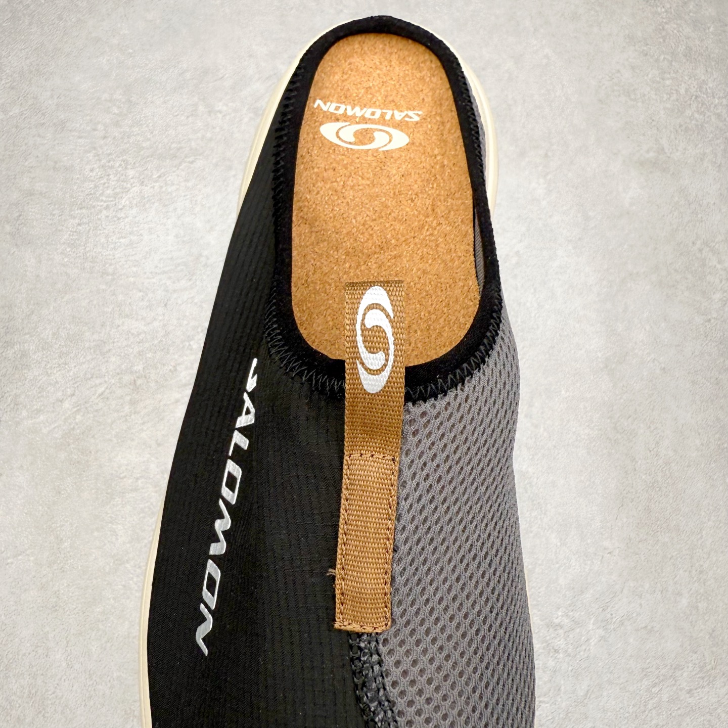 图片[5]-＃HP SALOMON萨洛蒙 RX Slide 3.0 CANVAS 舒适柔软 防滑包头拖鞋 男女同款 SALOMON诞生于1947年的法国阿尔卑斯山区，全球知名的户外运动品牌。一直致力于推动滑雪、越野跑等山地运动的发展及产品的进步。其产品设计致力于追求创新和发掘产品的性能极限，帮助喜欢自由的人在山地间不断挑战自我。实拍调校N版已经零色差零失真 百分百还原实物色彩所见即所得 不存在货不对板色差等低级问题 选购参考实物拍摄 不混卖不参货 只用心做好货严格选品 承诺混一赔十 尺码：36 36.5 37.5 38 38.5 39 40 40.5 41 42 42.5 43 44 44.5 45-选品中心