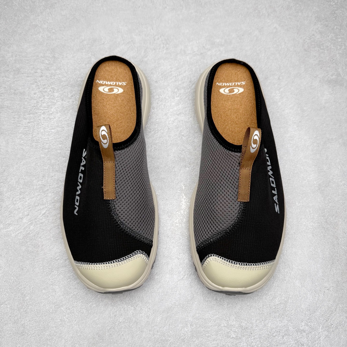 图片[2]-＃HP SALOMON萨洛蒙 RX Slide 3.0 CANVAS 舒适柔软 防滑包头拖鞋 男女同款 SALOMON诞生于1947年的法国阿尔卑斯山区，全球知名的户外运动品牌。一直致力于推动滑雪、越野跑等山地运动的发展及产品的进步。其产品设计致力于追求创新和发掘产品的性能极限，帮助喜欢自由的人在山地间不断挑战自我。实拍调校N版已经零色差零失真 百分百还原实物色彩所见即所得 不存在货不对板色差等低级问题 选购参考实物拍摄 不混卖不参货 只用心做好货严格选品 承诺混一赔十 尺码：36 36.5 37.5 38 38.5 39 40 40.5 41 42 42.5 43 44 44.5 45-选品中心