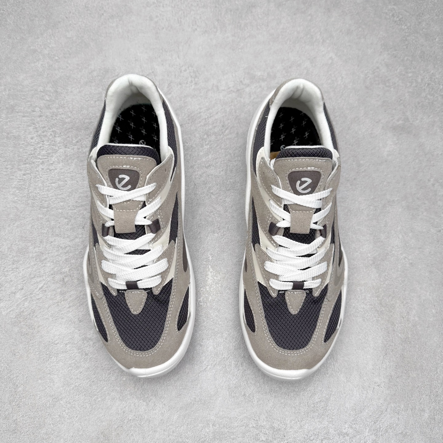 图片[2]-ECCO爱步 Biom C Trail 皮革圆头厚底系带低帮生活休闲鞋 ECCO以三大核心特征为依托：北欧设计风格、鞋履制作、积极的生活方式。北欧设计风格：北欧设计特点是独特、有格调、实用和简约，并且品质优良。鞋履制作：ECCO钟爱鞋履制作以及一切与鞋履制作相关的事物。积极的生活方式：ECCO的创始人希望制作出的鞋履无需磨合，即可完美贴合脚型，帮助人们享受行走的乐趣。ECCO的成功源自其产品质量和创新的技术水平，恪守“鞋遵循双足”的设计理念，将的舒适度和风格融为一体。ECCO跑遍全世界寻找创新的原料。从制革制鞋一体化的设置，源头上控制皮革质量，确保对人体无害。 尺码：38 39 40 41 42 43 44 （皮鞋码）-选品中心