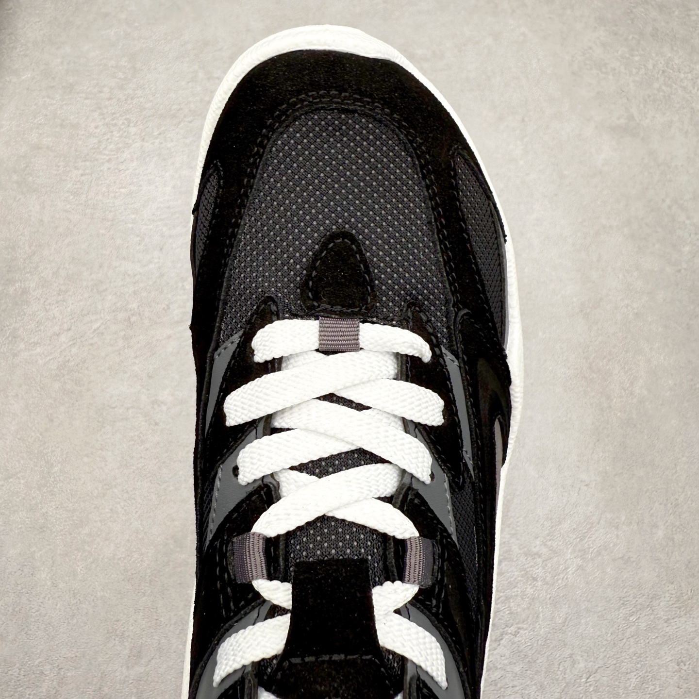 图片[4]-ECCO爱步 Biom C Trail 皮革圆头厚底系带低帮生活休闲鞋 ECCO以三大核心特征为依托：北欧设计风格、鞋履制作、积极的生活方式。北欧设计风格：北欧设计特点是独特、有格调、实用和简约，并且品质优良。鞋履制作：ECCO钟爱鞋履制作以及一切与鞋履制作相关的事物。积极的生活方式：ECCO的创始人希望制作出的鞋履无需磨合，即可完美贴合脚型，帮助人们享受行走的乐趣。ECCO的成功源自其产品质量和创新的技术水平，恪守“鞋遵循双足”的设计理念，将的舒适度和风格融为一体。ECCO跑遍全世界寻找创新的原料。从制革制鞋一体化的设置，源头上控制皮革质量，确保对人体无害。 尺码：38 39 40 41 42 43 44 （皮鞋码）-选品中心