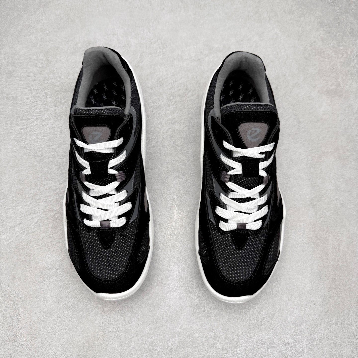 图片[2]-ECCO爱步 Biom C Trail 皮革圆头厚底系带低帮生活休闲鞋 ECCO以三大核心特征为依托：北欧设计风格、鞋履制作、积极的生活方式。北欧设计风格：北欧设计特点是独特、有格调、实用和简约，并且品质优良。鞋履制作：ECCO钟爱鞋履制作以及一切与鞋履制作相关的事物。积极的生活方式：ECCO的创始人希望制作出的鞋履无需磨合，即可完美贴合脚型，帮助人们享受行走的乐趣。ECCO的成功源自其产品质量和创新的技术水平，恪守“鞋遵循双足”的设计理念，将的舒适度和风格融为一体。ECCO跑遍全世界寻找创新的原料。从制革制鞋一体化的设置，源头上控制皮革质量，确保对人体无害。 尺码：38 39 40 41 42 43 44 （皮鞋码）-选品中心