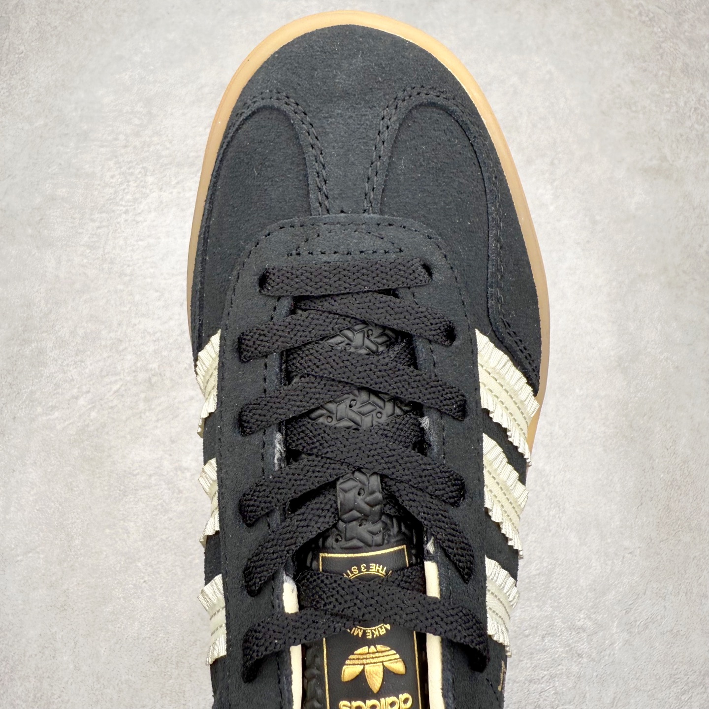 图片[4]-AD Gazelle Indoor Trainers 羚羊内训系列低帮复古百搭休闲运动德训风板鞋 JS1412 90年代经典的复刻版！自60年代以足球训练鞋面世以来,Gazelle就以其经典设计席卷全球。1991年版本的复刻,再造经典Gazelle。采用皮革打造,搭配浊色细节,让这款经典更加简约。尺码：36 36⅔ 37⅓ 38 38⅔ 39⅓ 40 40⅔ 41⅓ 42 42⅔ 43⅓ 44⅓ 44⅔ 45-选品中心