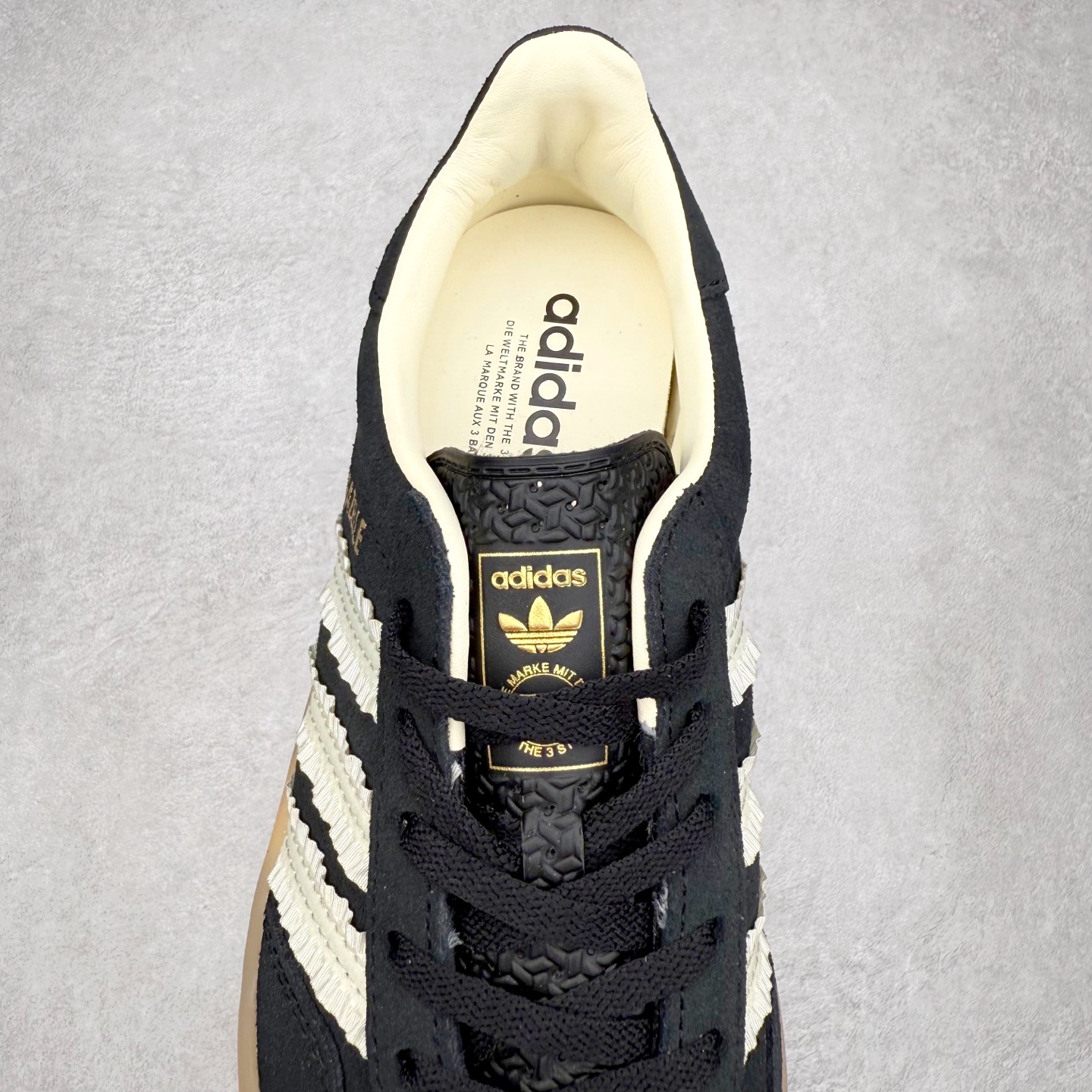 图片[5]-AD Gazelle Indoor Trainers 羚羊内训系列低帮复古百搭休闲运动德训风板鞋 JS1412 90年代经典的复刻版！自60年代以足球训练鞋面世以来,Gazelle就以其经典设计席卷全球。1991年版本的复刻,再造经典Gazelle。采用皮革打造,搭配浊色细节,让这款经典更加简约。尺码：36 36⅔ 37⅓ 38 38⅔ 39⅓ 40 40⅔ 41⅓ 42 42⅔ 43⅓ 44⅓ 44⅔ 45-选品中心