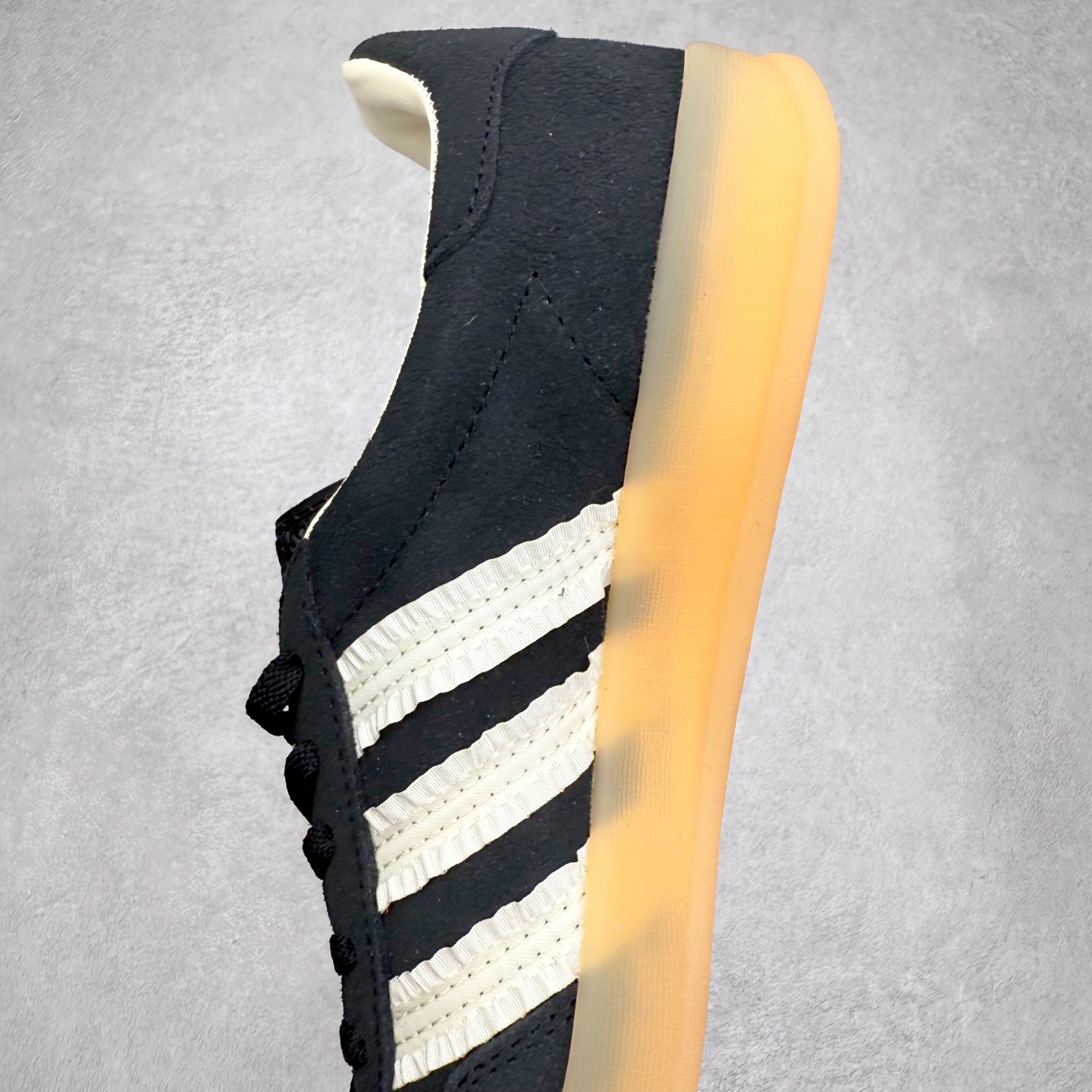 图片[7]-AD Gazelle Indoor Trainers 羚羊内训系列低帮复古百搭休闲运动德训风板鞋 JS1412 90年代经典的复刻版！自60年代以足球训练鞋面世以来,Gazelle就以其经典设计席卷全球。1991年版本的复刻,再造经典Gazelle。采用皮革打造,搭配浊色细节,让这款经典更加简约。尺码：36 36⅔ 37⅓ 38 38⅔ 39⅓ 40 40⅔ 41⅓ 42 42⅔ 43⅓ 44⅓ 44⅔ 45-选品中心