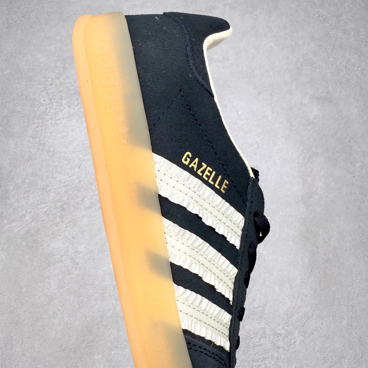 图片[6]-AD Gazelle Indoor Trainers 羚羊内训系列低帮复古百搭休闲运动德训风板鞋 JS1412 90年代经典的复刻版！自60年代以足球训练鞋面世以来,Gazelle就以其经典设计席卷全球。1991年版本的复刻,再造经典Gazelle。采用皮革打造,搭配浊色细节,让这款经典更加简约。尺码：36 36⅔ 37⅓ 38 38⅔ 39⅓ 40 40⅔ 41⅓ 42 42⅔ 43⅓ 44⅓ 44⅔ 45-选品中心