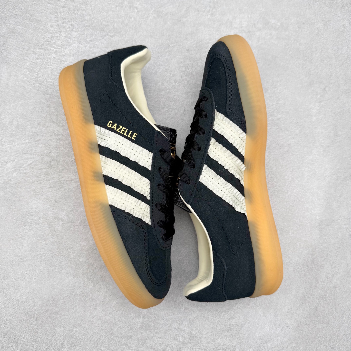 图片[3]-AD Gazelle Indoor Trainers 羚羊内训系列低帮复古百搭休闲运动德训风板鞋 JS1412 90年代经典的复刻版！自60年代以足球训练鞋面世以来,Gazelle就以其经典设计席卷全球。1991年版本的复刻,再造经典Gazelle。采用皮革打造,搭配浊色细节,让这款经典更加简约。尺码：36 36⅔ 37⅓ 38 38⅔ 39⅓ 40 40⅔ 41⅓ 42 42⅔ 43⅓ 44⅓ 44⅔ 45-选品中心