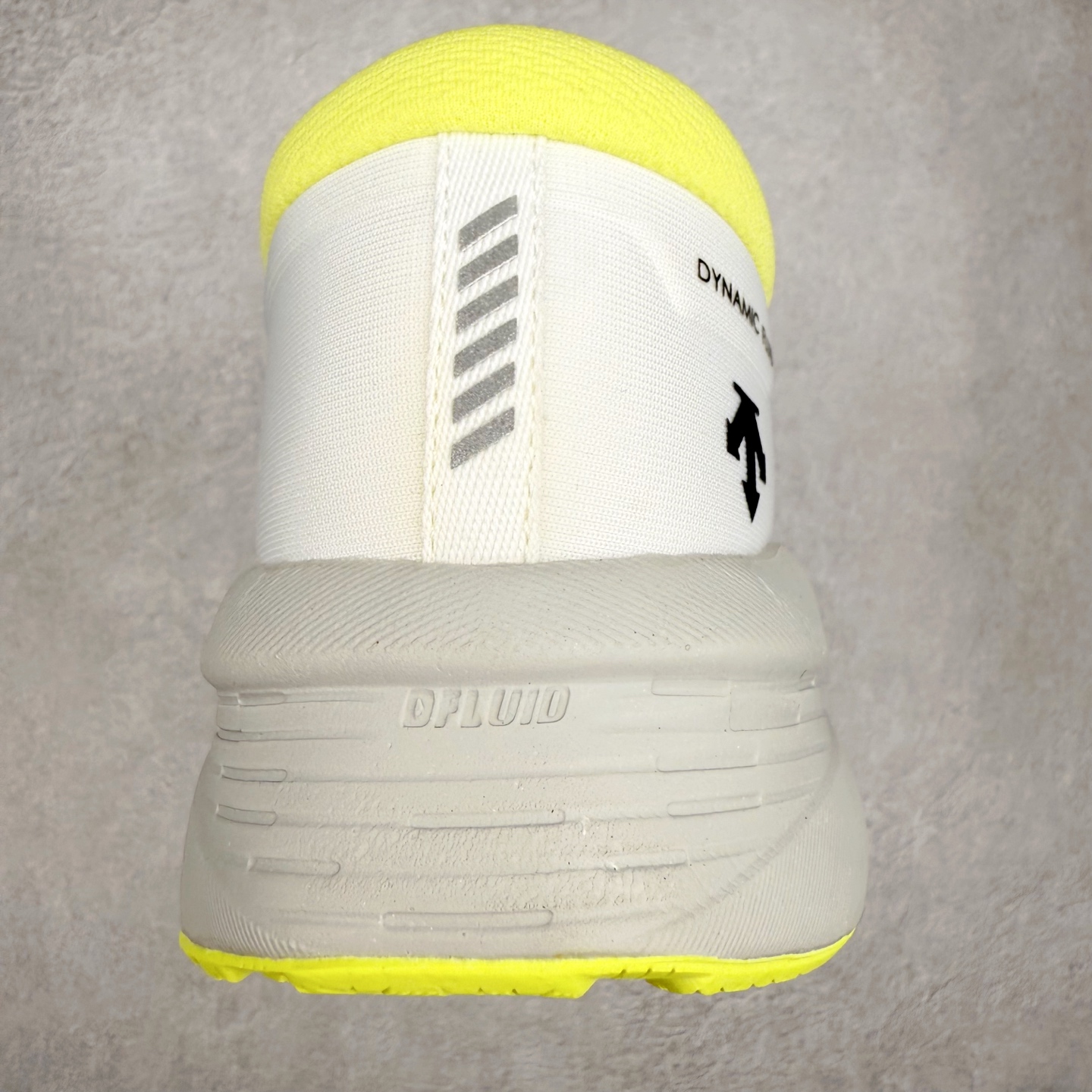 图片[8]-DESCENTE Enerzite 迪桑特舒适百搭织物耐磨回弹低帮跑步鞋 DESCENTE（迪桑特）创立于1935年，品牌名取自法语词汇，意为“滑降”。品牌箭头标识代表滑雪的三种技术“高速直线滑行”、“穿越”和“侧滑”，也寓意品牌在打造高端专业运动产品中不断追求完美的创新精神，致力于成为中国高端专业滑雪、综训、女子、铁人三项、高尔夫的第一品牌。实拍调校N版已经零色差零失真 百分百还原实物色彩所见即所得 不存在货不对板色差等低级问题 选购参考实物拍摄 不混卖不参货 只用心做好货严格选品 承诺混一赔十 尺码：36 36.5 37.5 38 38.5 39 40 40.5 41 42 42.5 43 44 44.5 45-选品中心