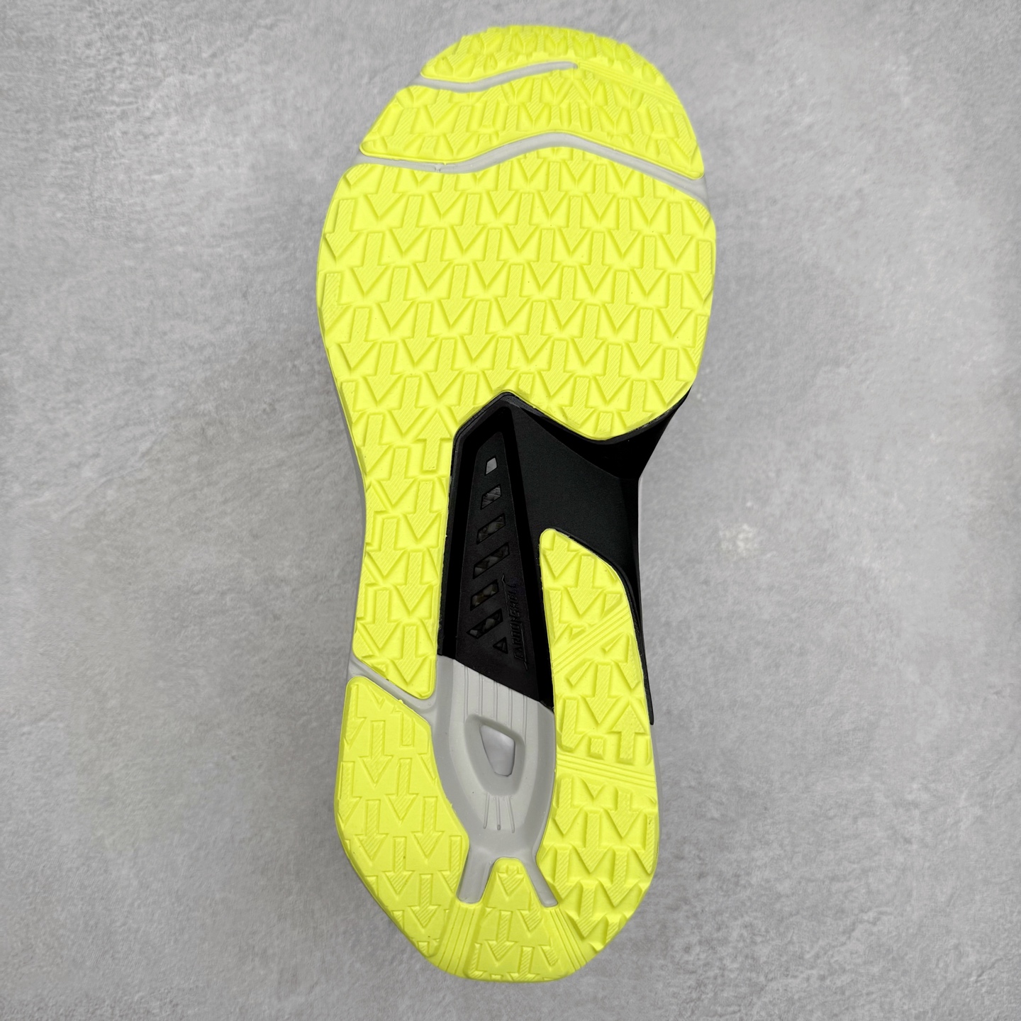 图片[9]-DESCENTE Enerzite 迪桑特舒适百搭织物耐磨回弹低帮跑步鞋 DESCENTE（迪桑特）创立于1935年，品牌名取自法语词汇，意为“滑降”。品牌箭头标识代表滑雪的三种技术“高速直线滑行”、“穿越”和“侧滑”，也寓意品牌在打造高端专业运动产品中不断追求完美的创新精神，致力于成为中国高端专业滑雪、综训、女子、铁人三项、高尔夫的第一品牌。实拍调校N版已经零色差零失真 百分百还原实物色彩所见即所得 不存在货不对板色差等低级问题 选购参考实物拍摄 不混卖不参货 只用心做好货严格选品 承诺混一赔十 尺码：36 36.5 37.5 38 38.5 39 40 40.5 41 42 42.5 43 44 44.5 45-选品中心